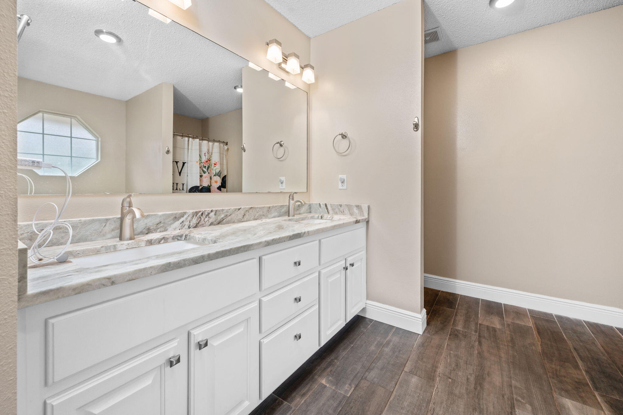 FOX VALLEY PH I LOT 1 BLK P - Residential