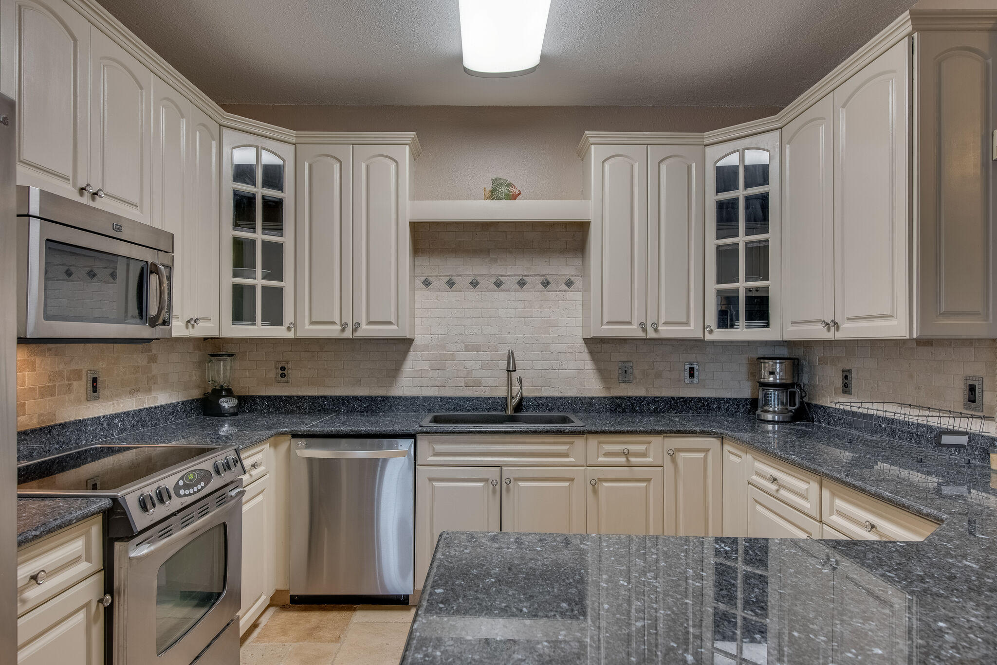 HIDDEN BAY VILLAGE - Residential