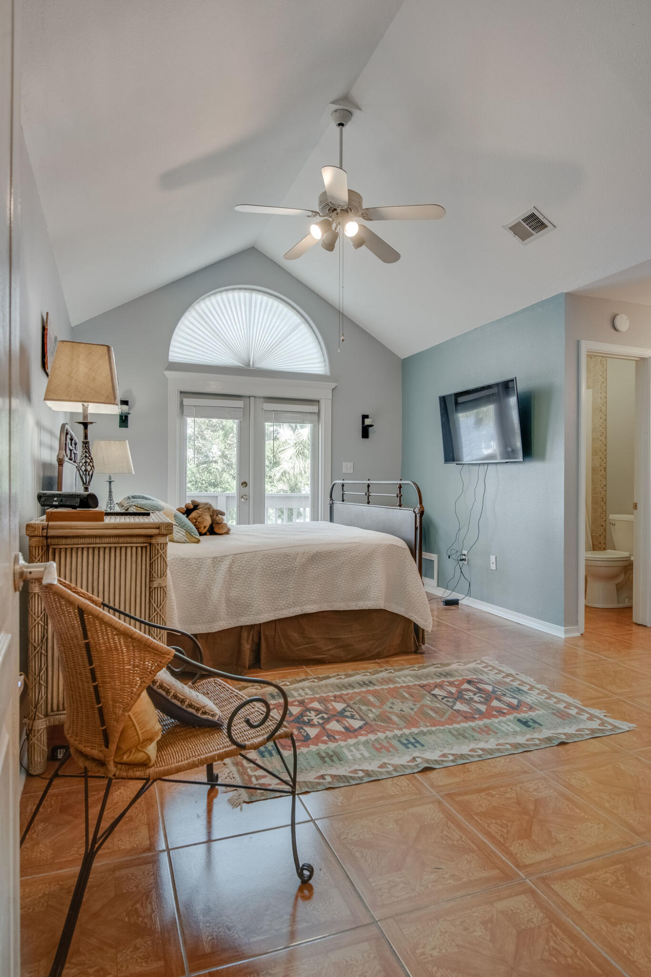 HIDDEN BAY VILLAGE - Residential