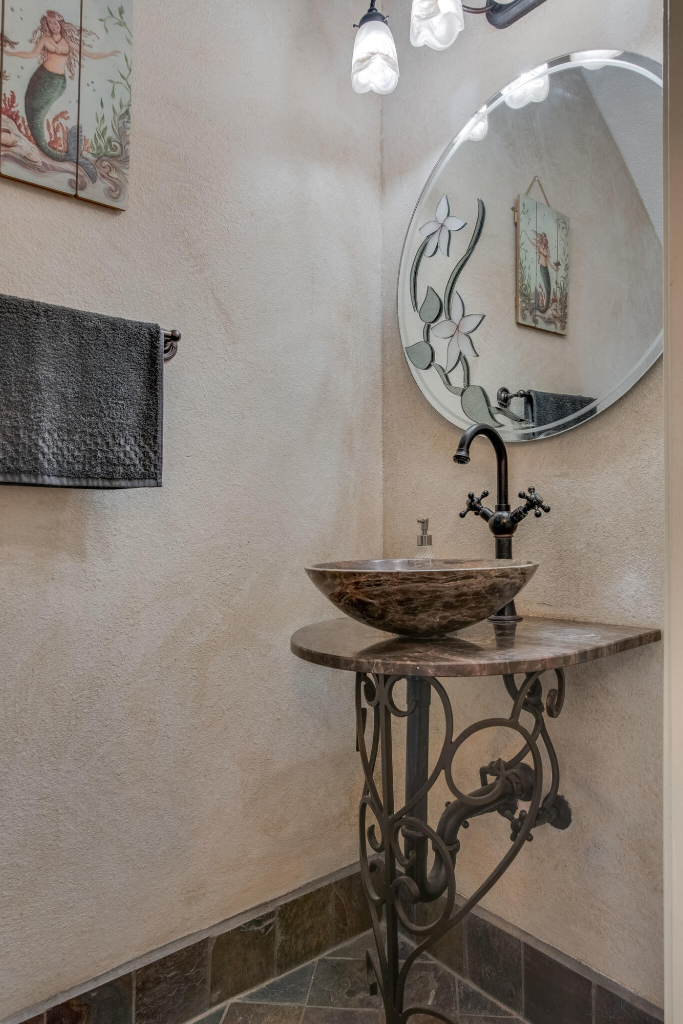 HIDDEN BAY VILLAGE - Residential