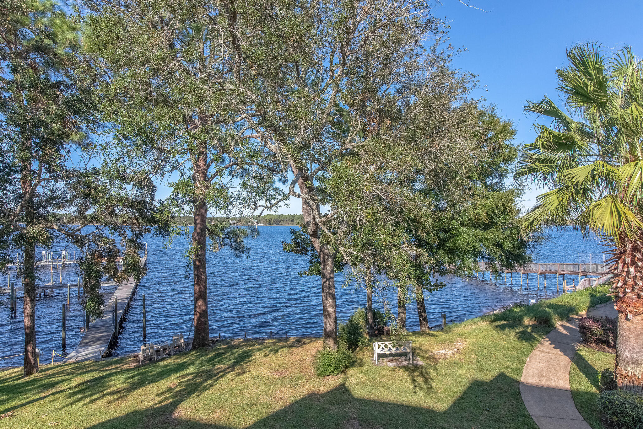 HIDDEN BAY VILLAGE - Residential