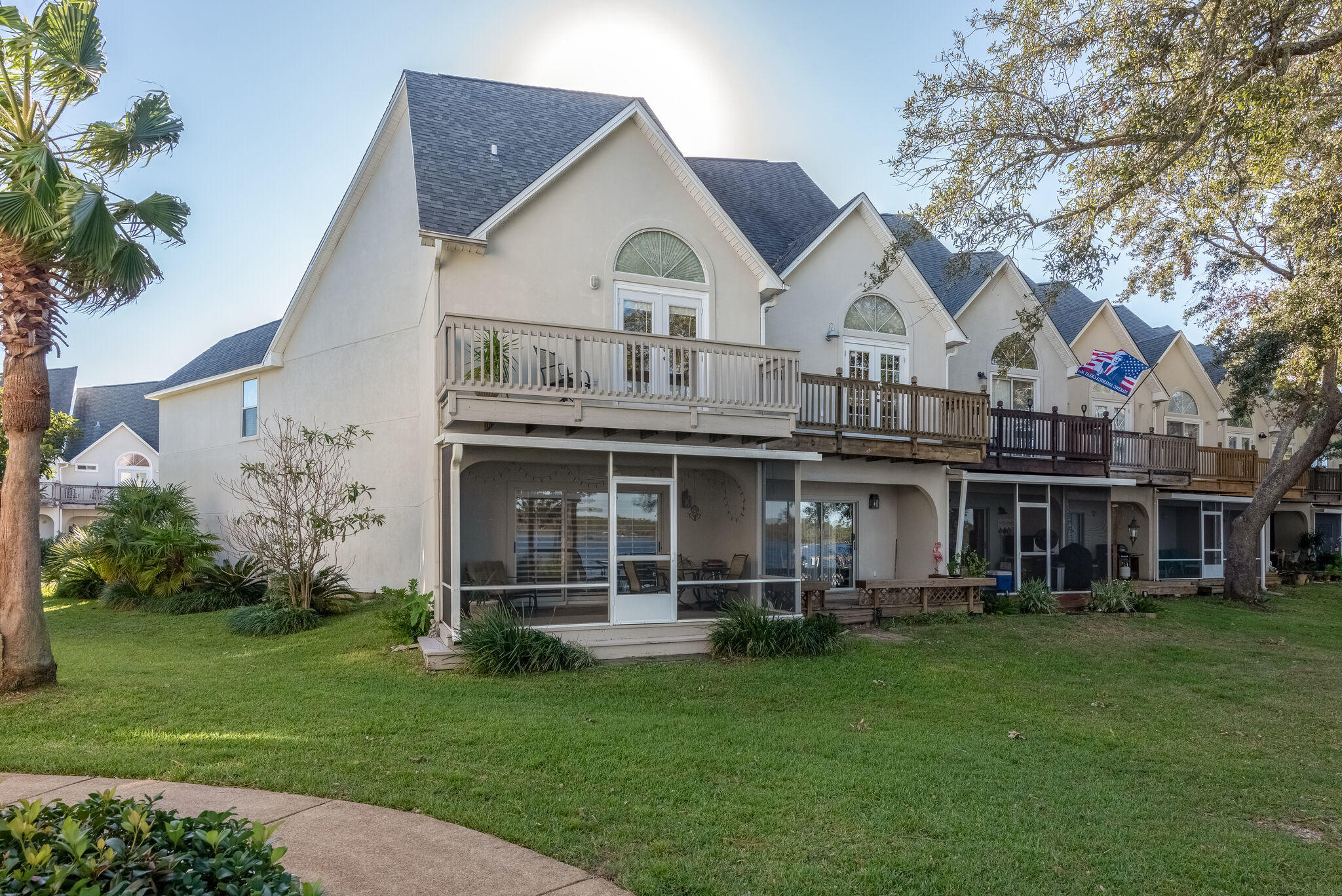 HIDDEN BAY VILLAGE - Residential