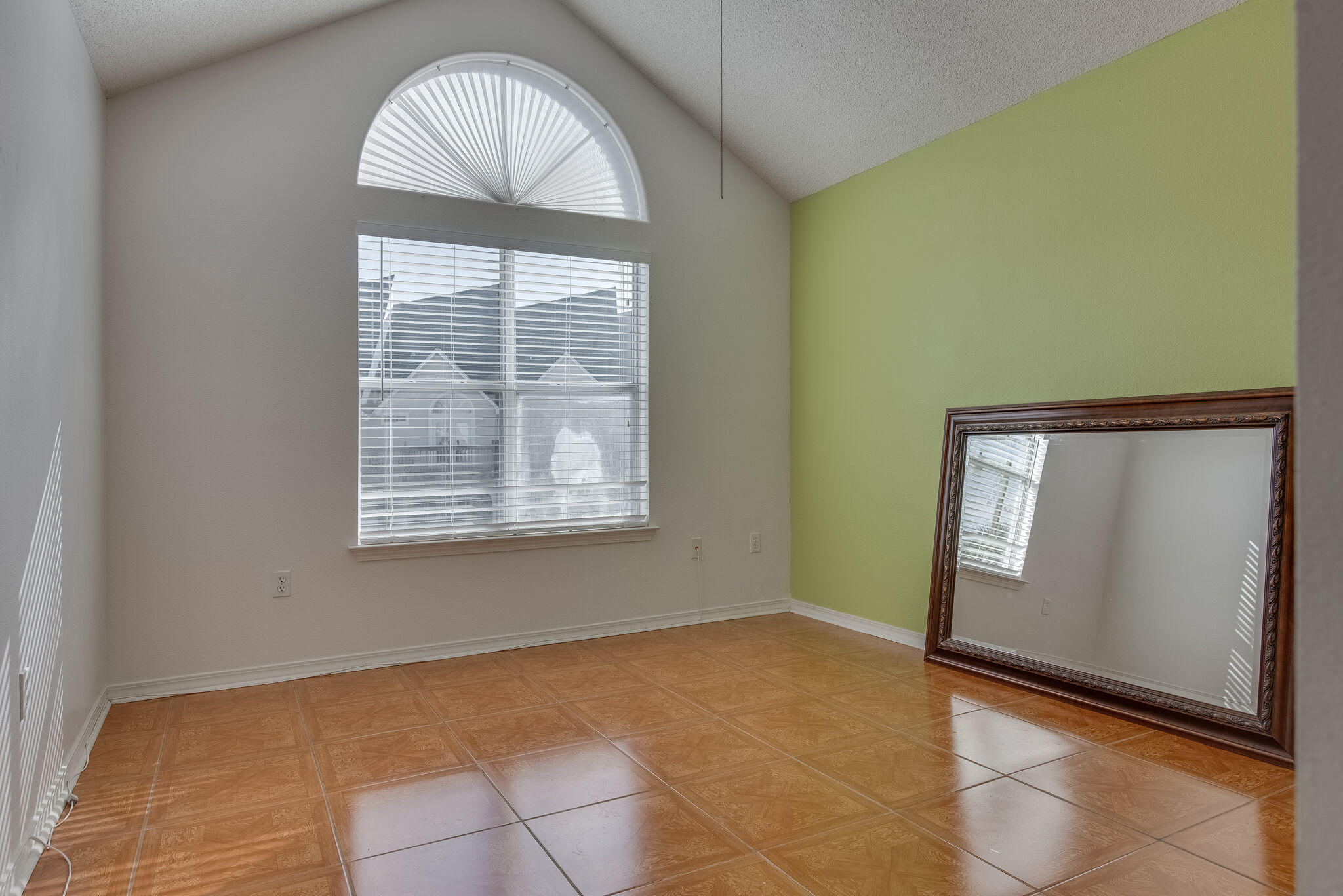 HIDDEN BAY VILLAGE - Residential