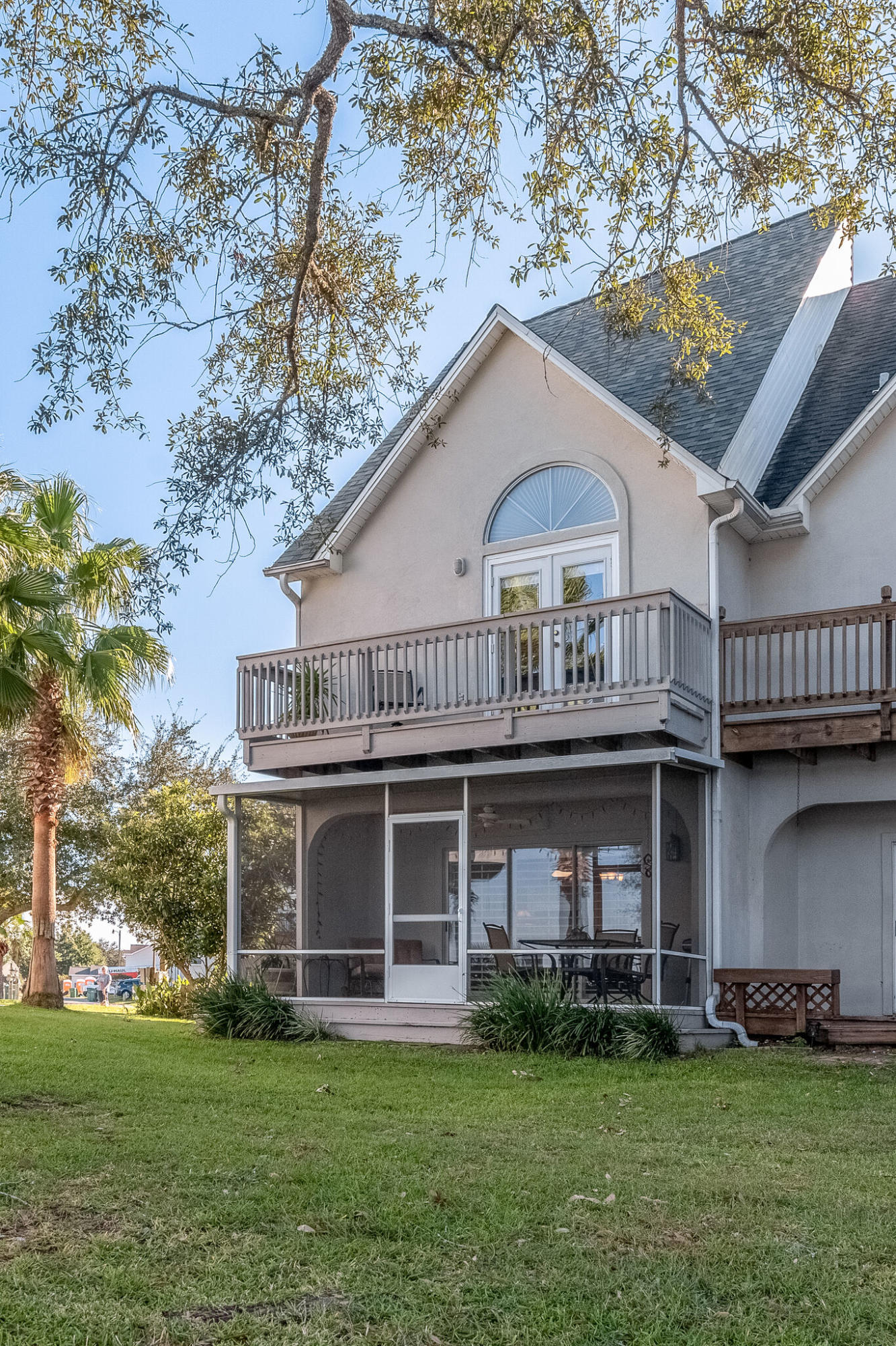 HIDDEN BAY VILLAGE - Residential