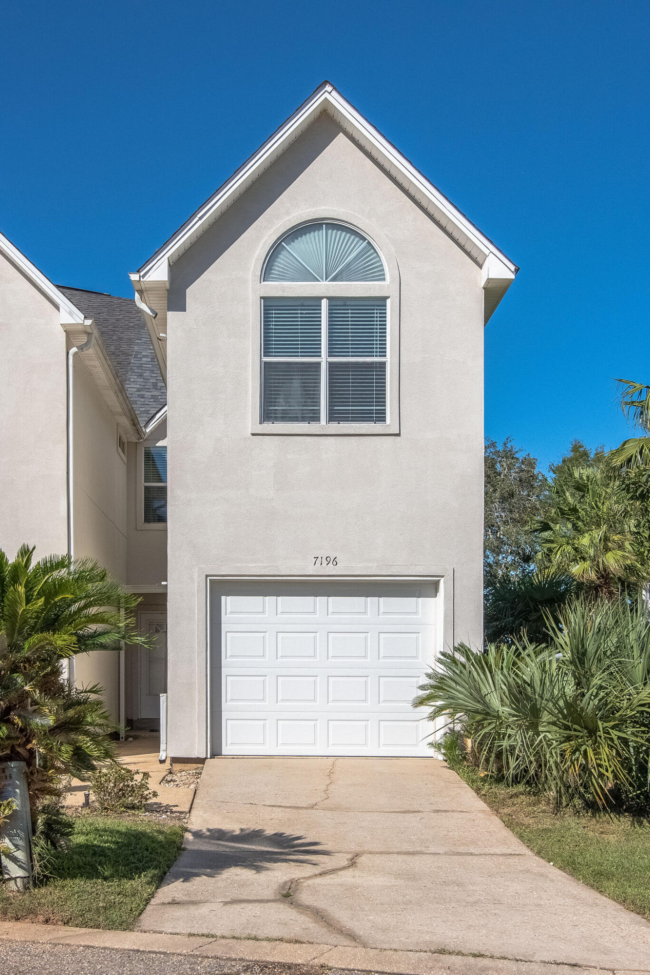 HIDDEN BAY VILLAGE - Residential