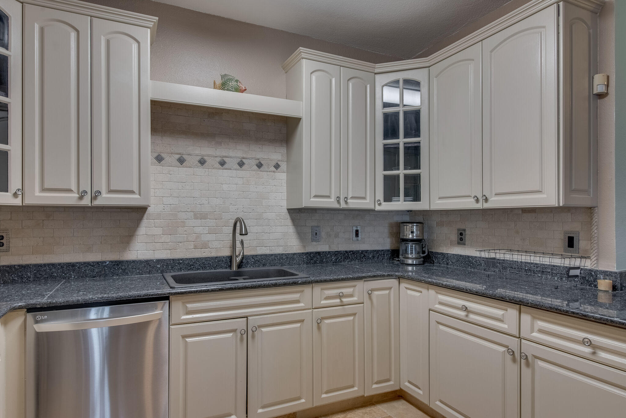 HIDDEN BAY VILLAGE - Residential