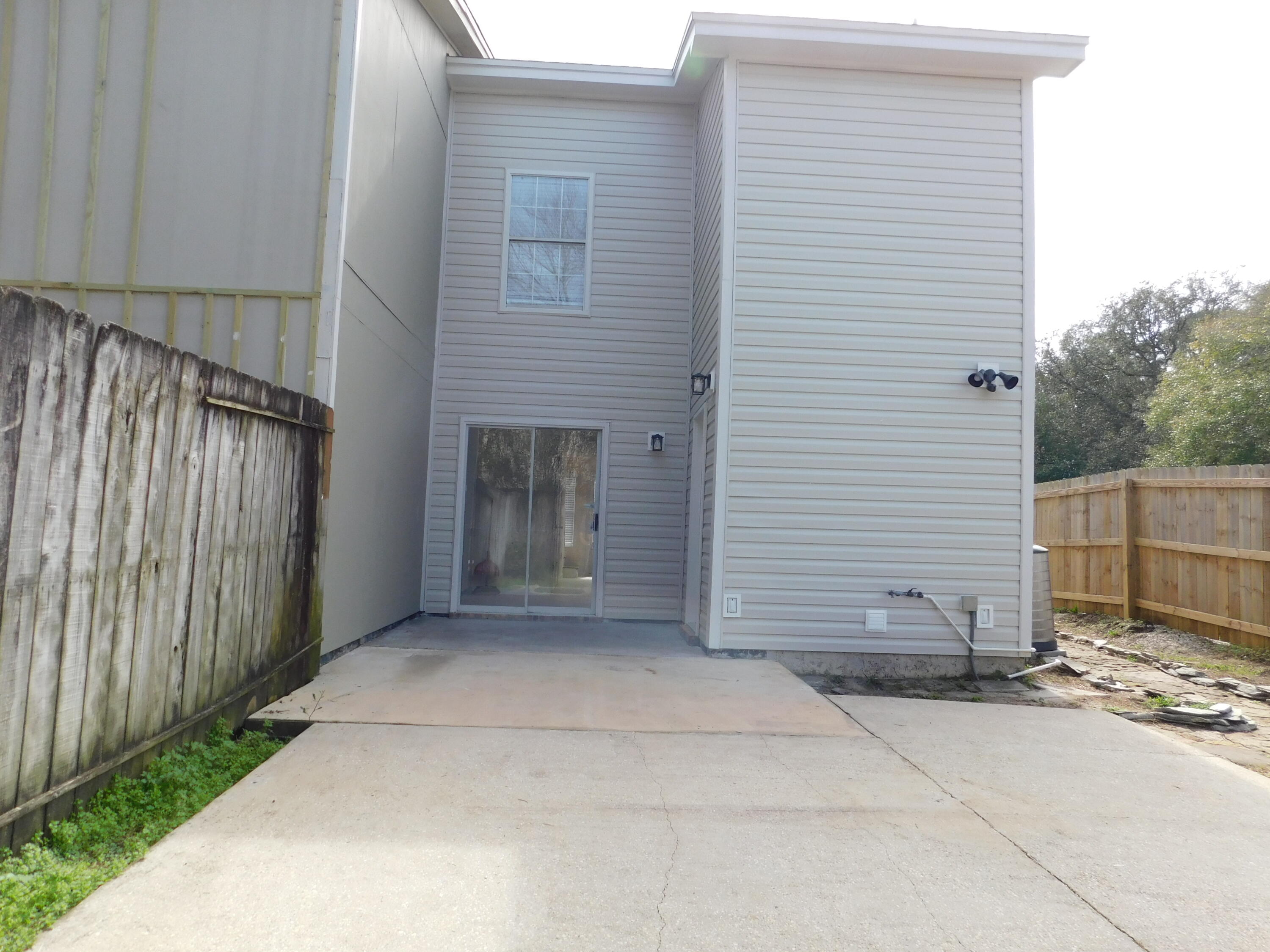 ALDEN WAY T/H - Residential