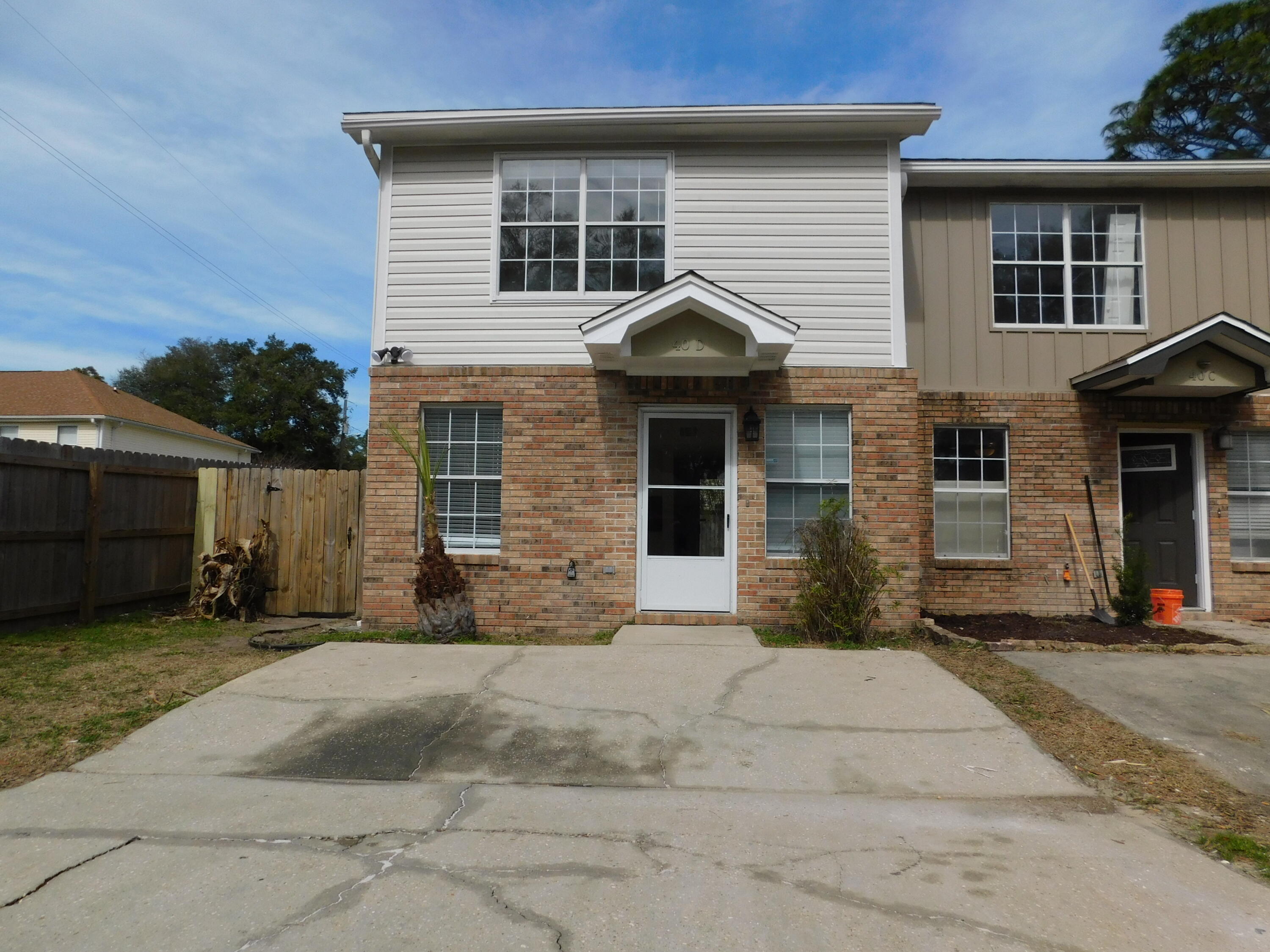 ALDEN WAY T/H - Residential