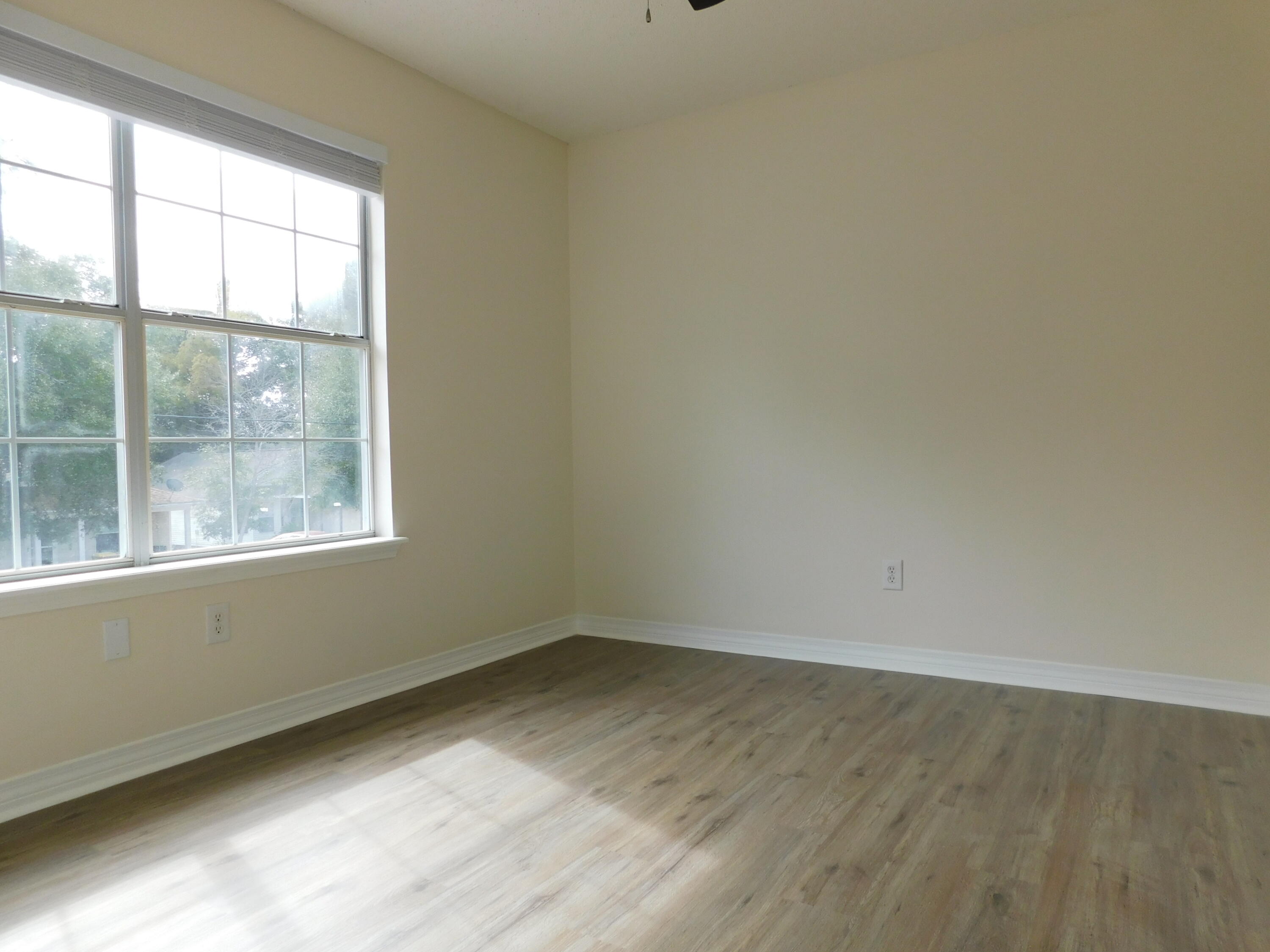 ALDEN WAY T/H - Residential