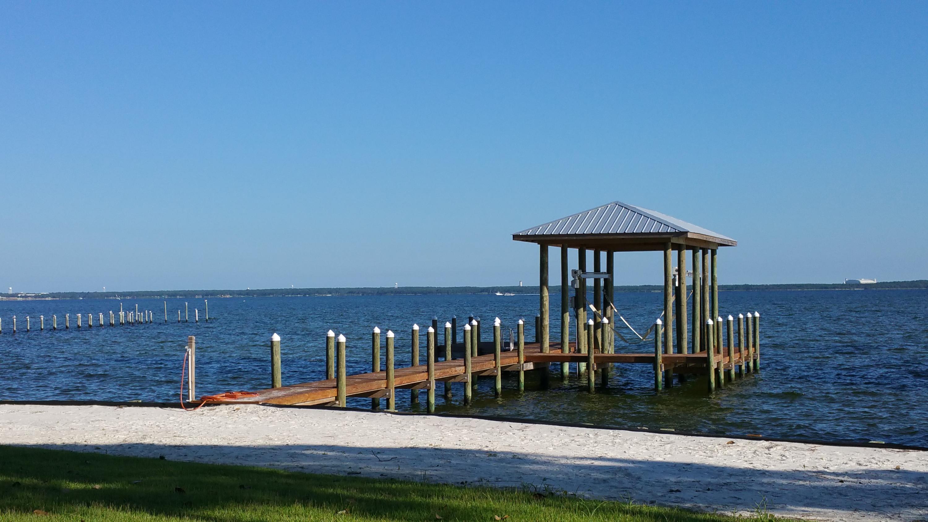 PEACOCKS POINT - Land