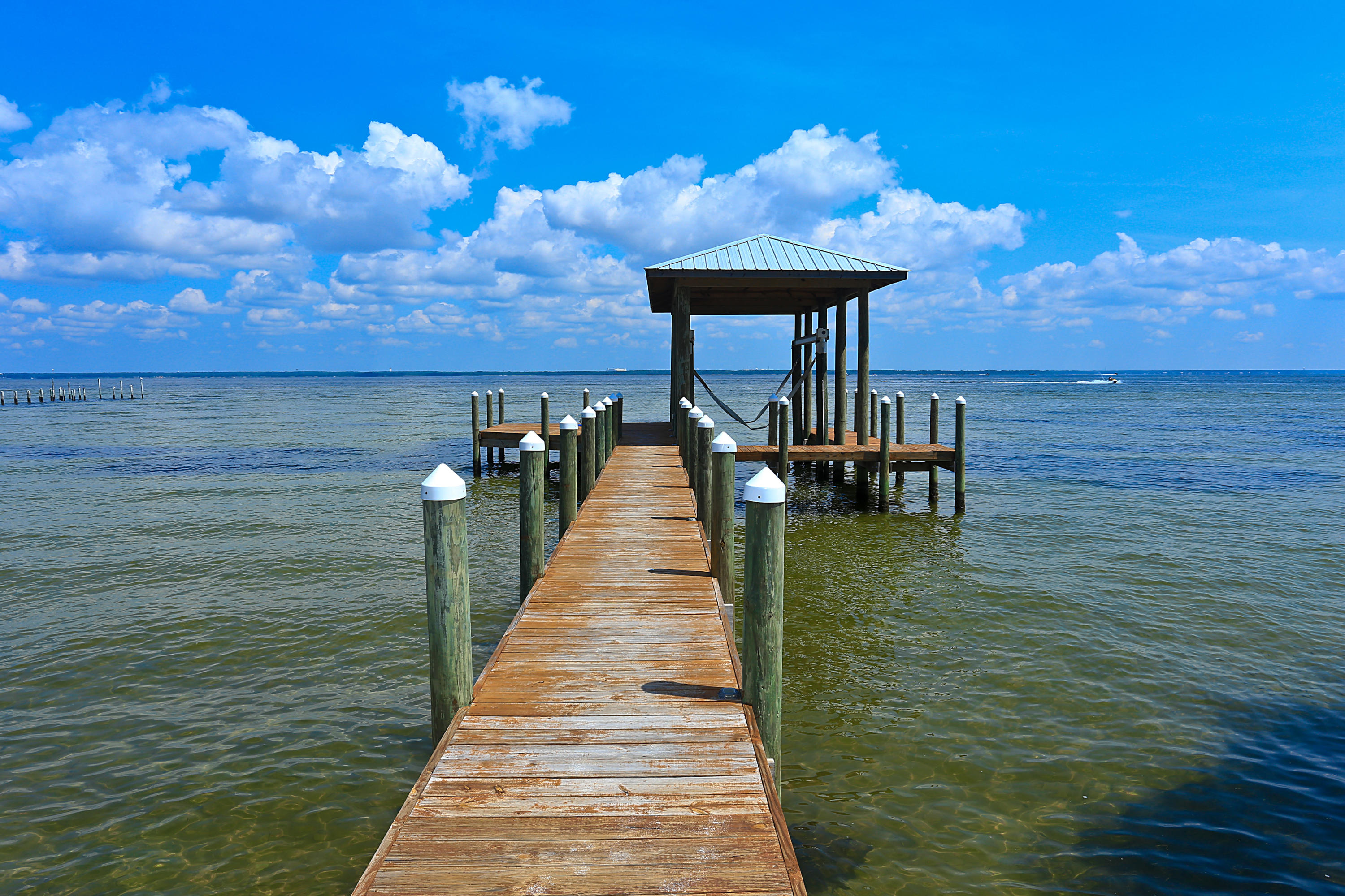 PEACOCKS POINT - Land