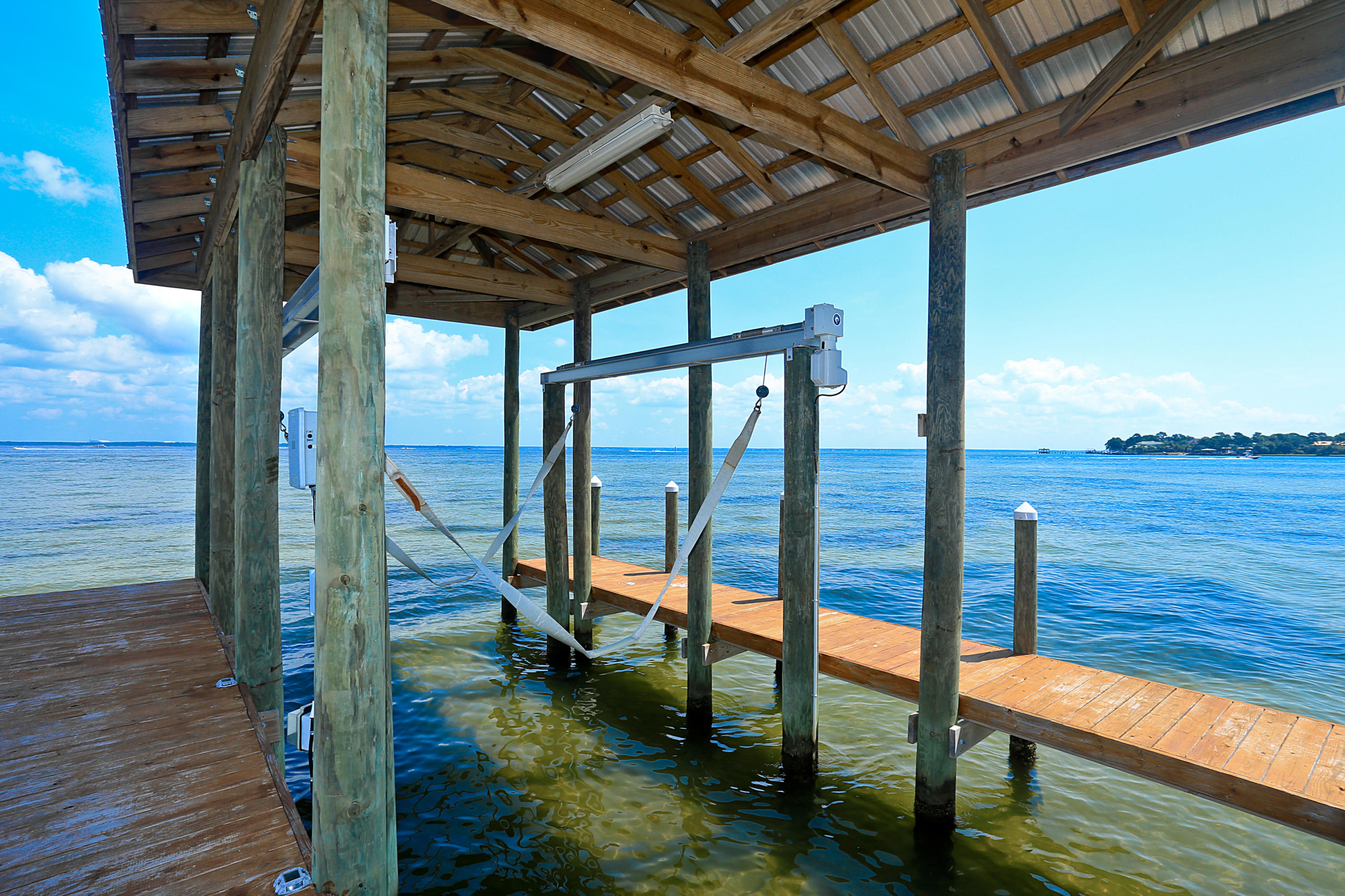 PEACOCKS POINT - Land