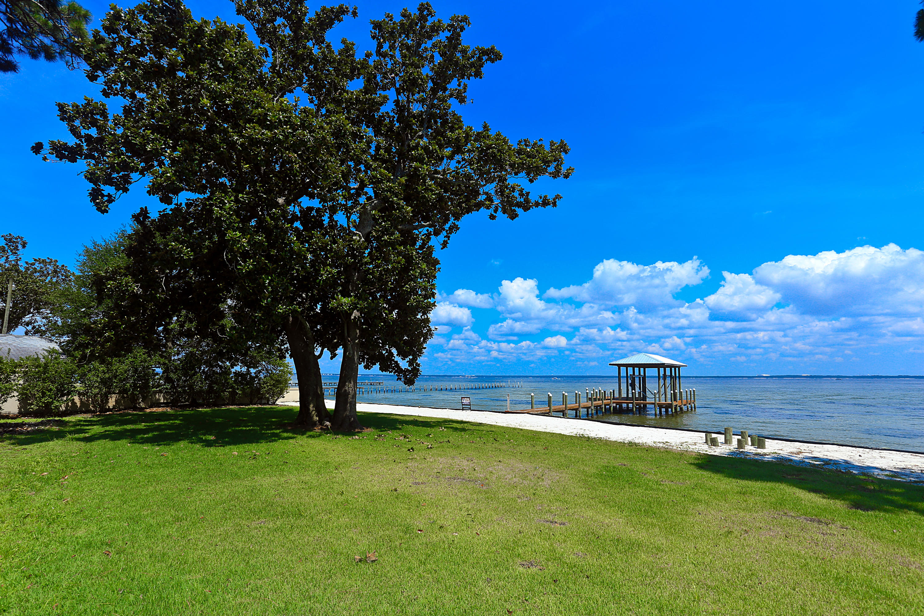 PEACOCKS POINT - Land