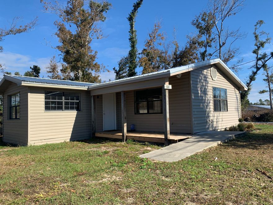 Single Family block home that has been fully remodeled. New floors, granite counter tops, stainless steel appliances, custom tile baths. This home sits on .246 acres and there is access to the bay at the end of the street via a public boat launch. This would make a great home for first time buyers or small family.