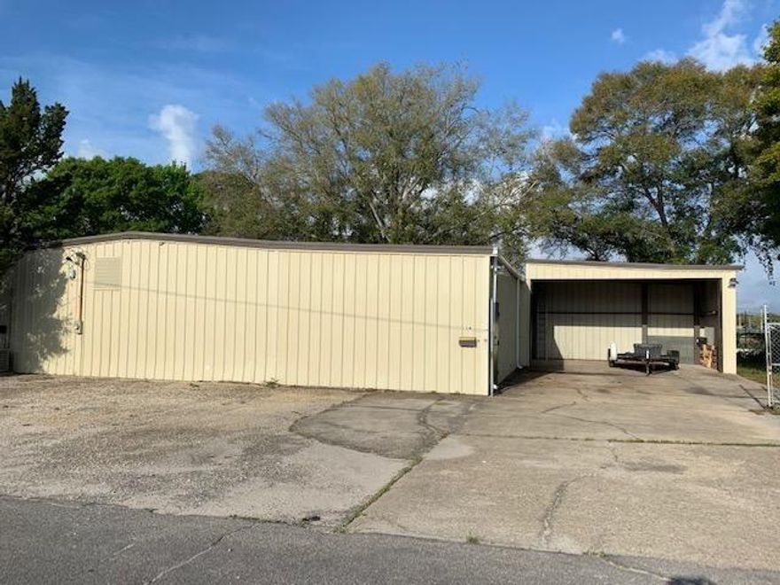 Approx 2,000 sf clean warehouse with about 500 sf of warehouse finished office space. Ware house has one rollup garage door and carport and completely fenced in yard. This space is clean and ready for move in with tall ceilings and utility sink.