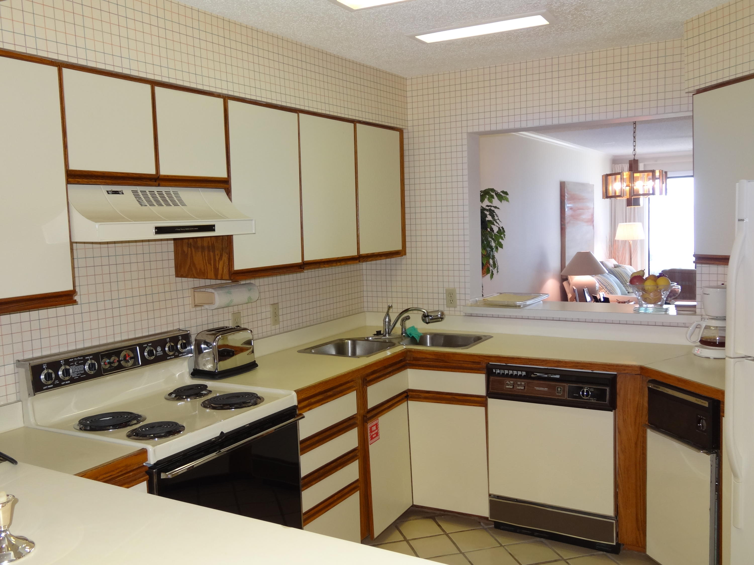 BAY VILLAS CONDOS - Residential