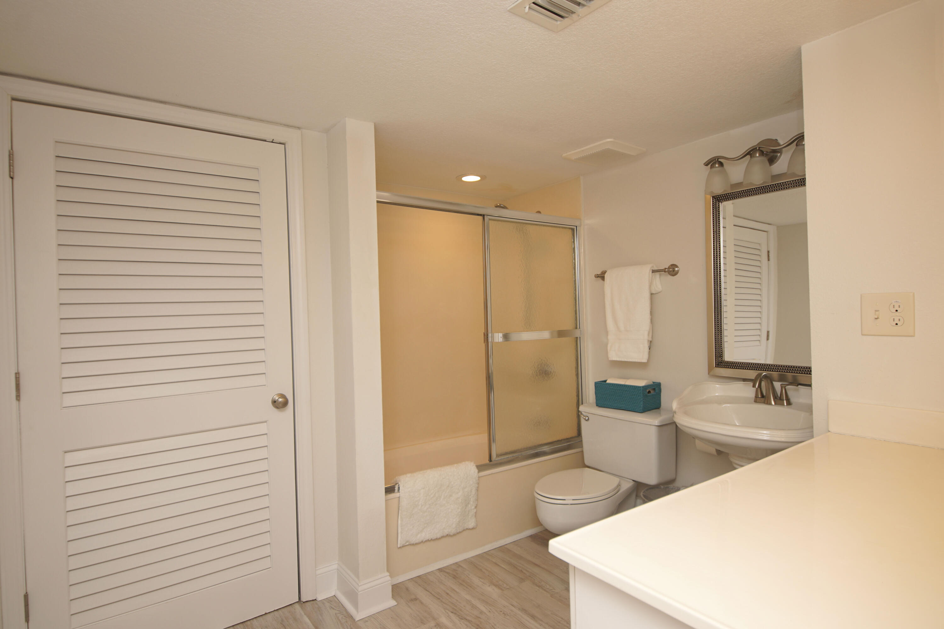 SHORELINE TOWERS 2 - Residential