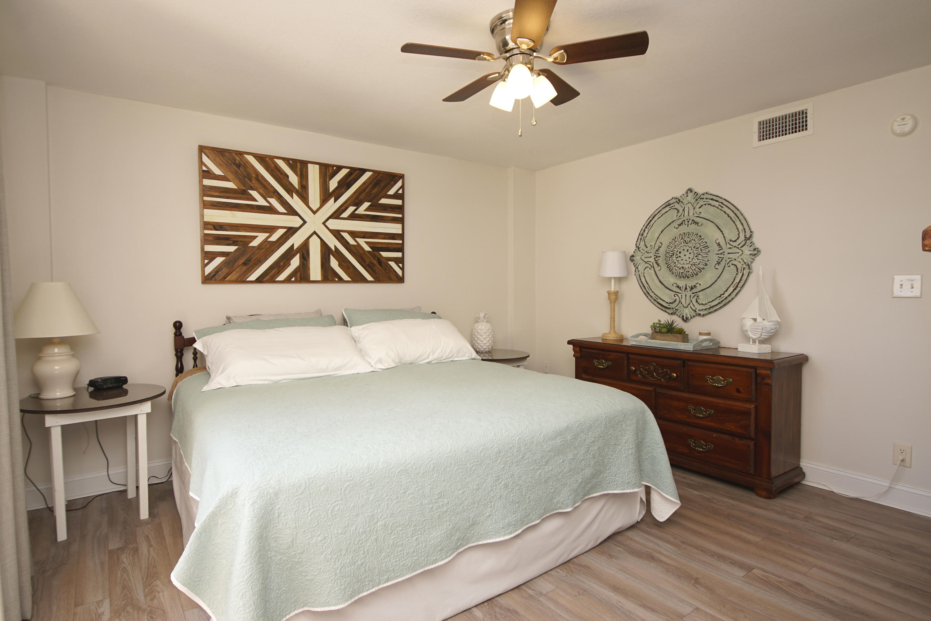 SHORELINE TOWERS 2 - Residential