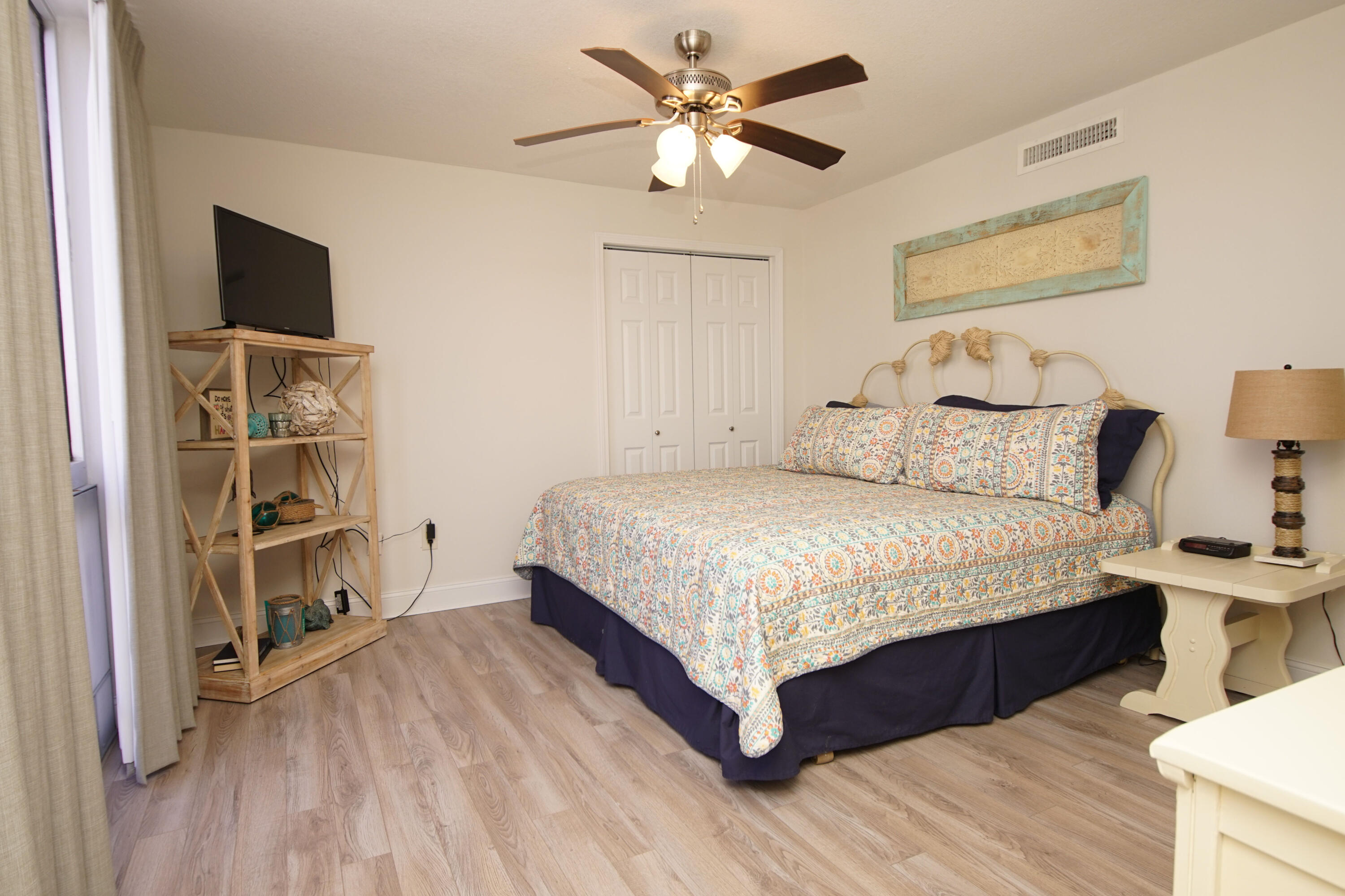 SHORELINE TOWERS 2 - Residential