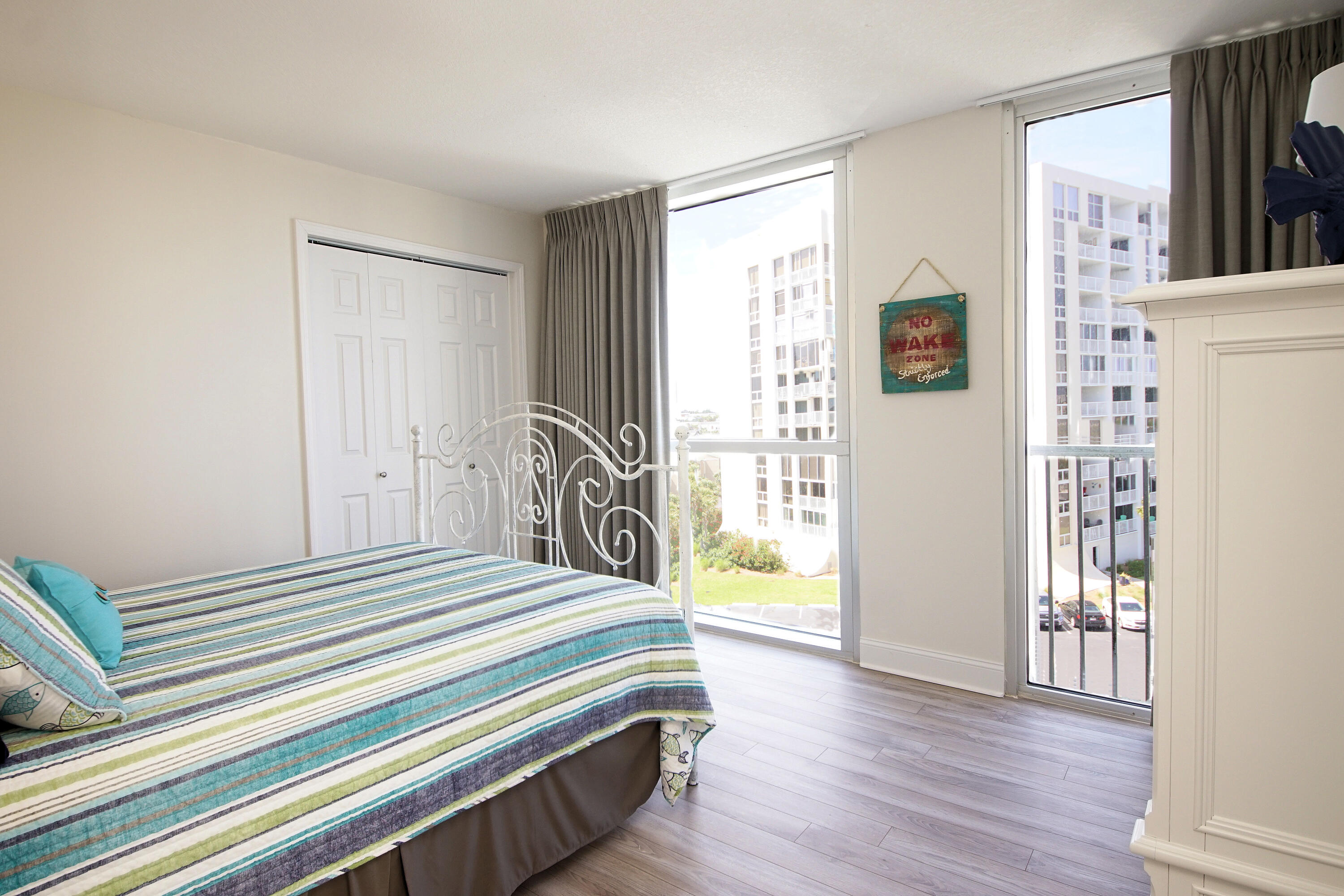 SHORELINE TOWERS 2 - Residential