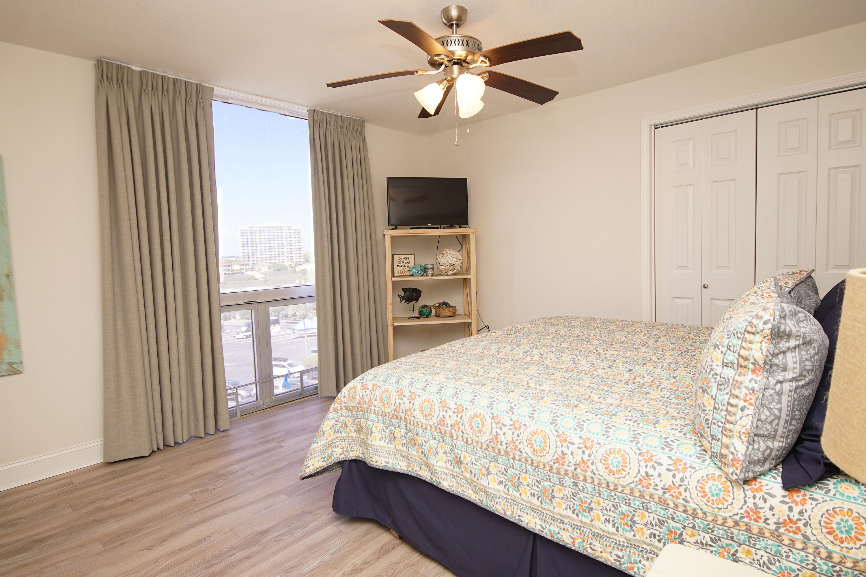 SHORELINE TOWERS 2 - Residential