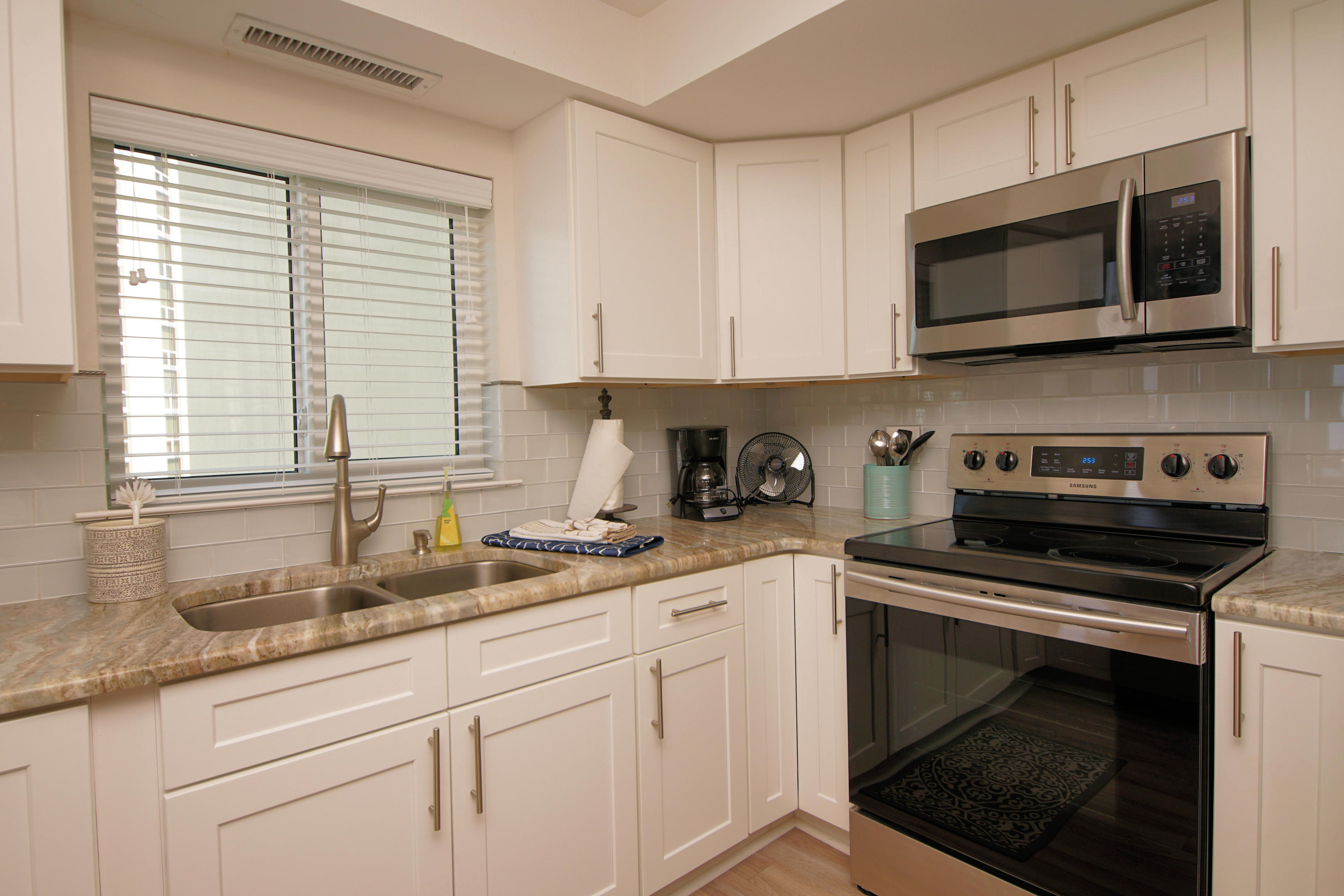 SHORELINE TOWERS 2 - Residential