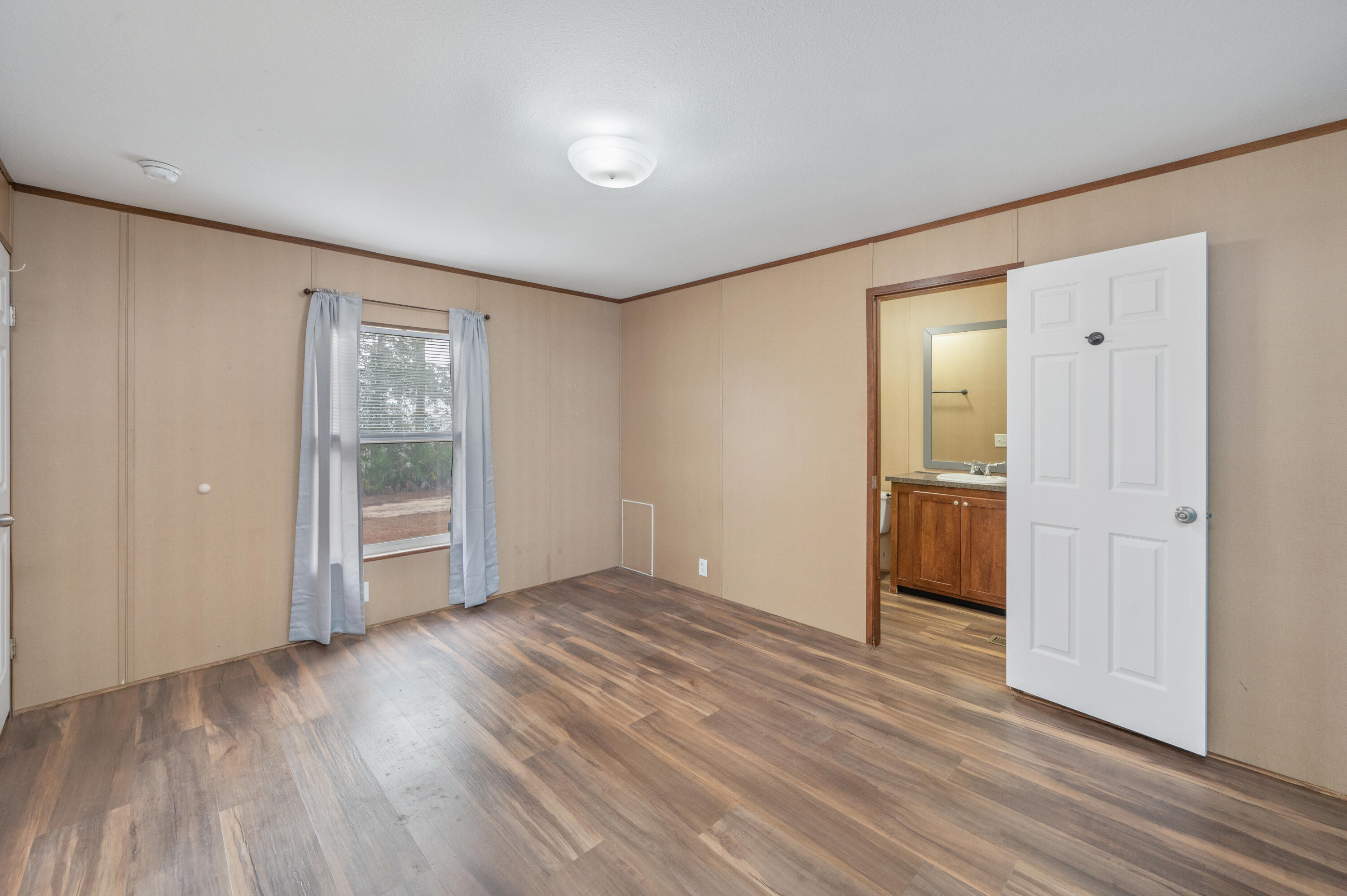 EMERALD SHORES - Residential Lease