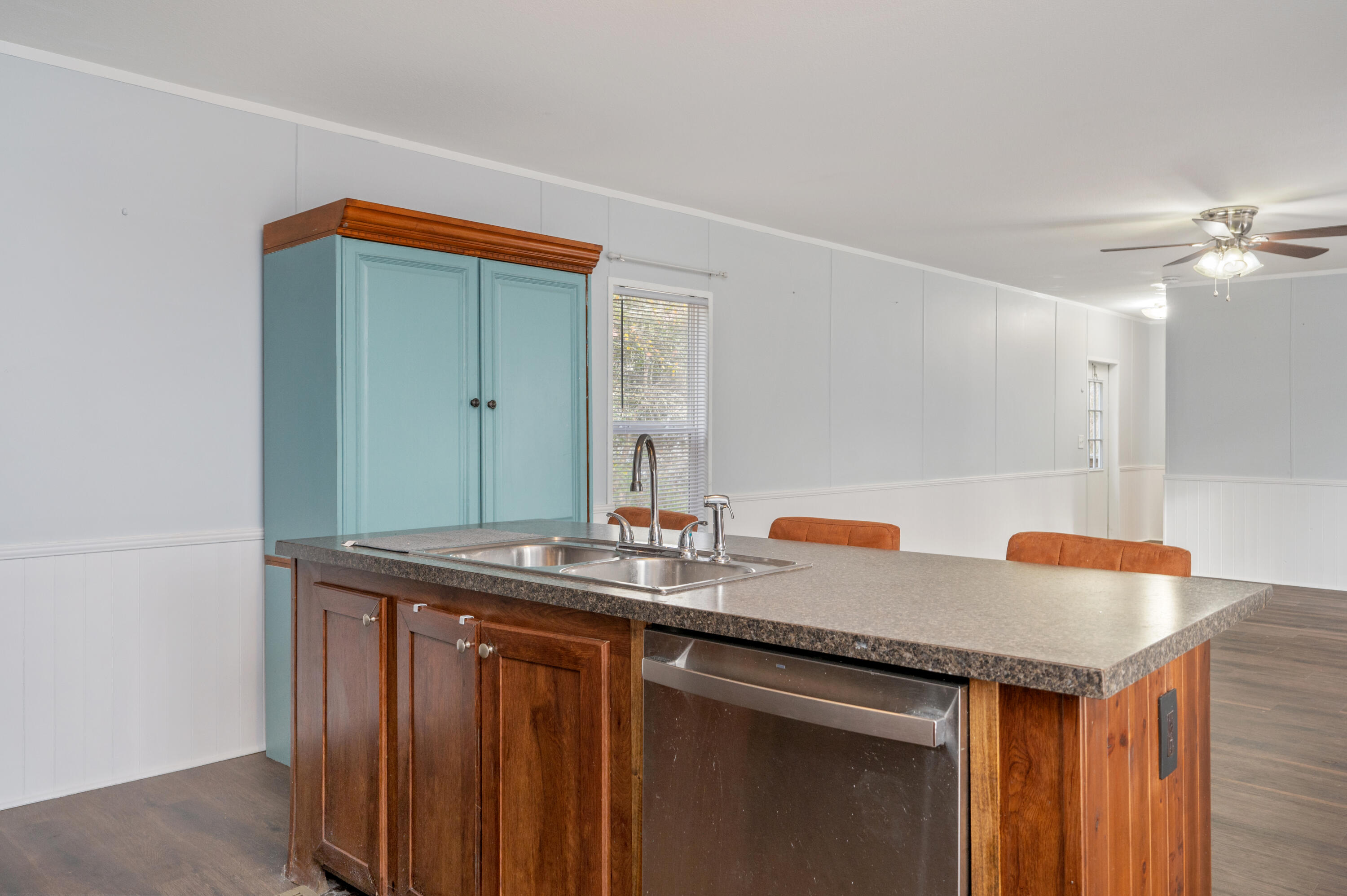 EMERALD SHORES - Residential Lease