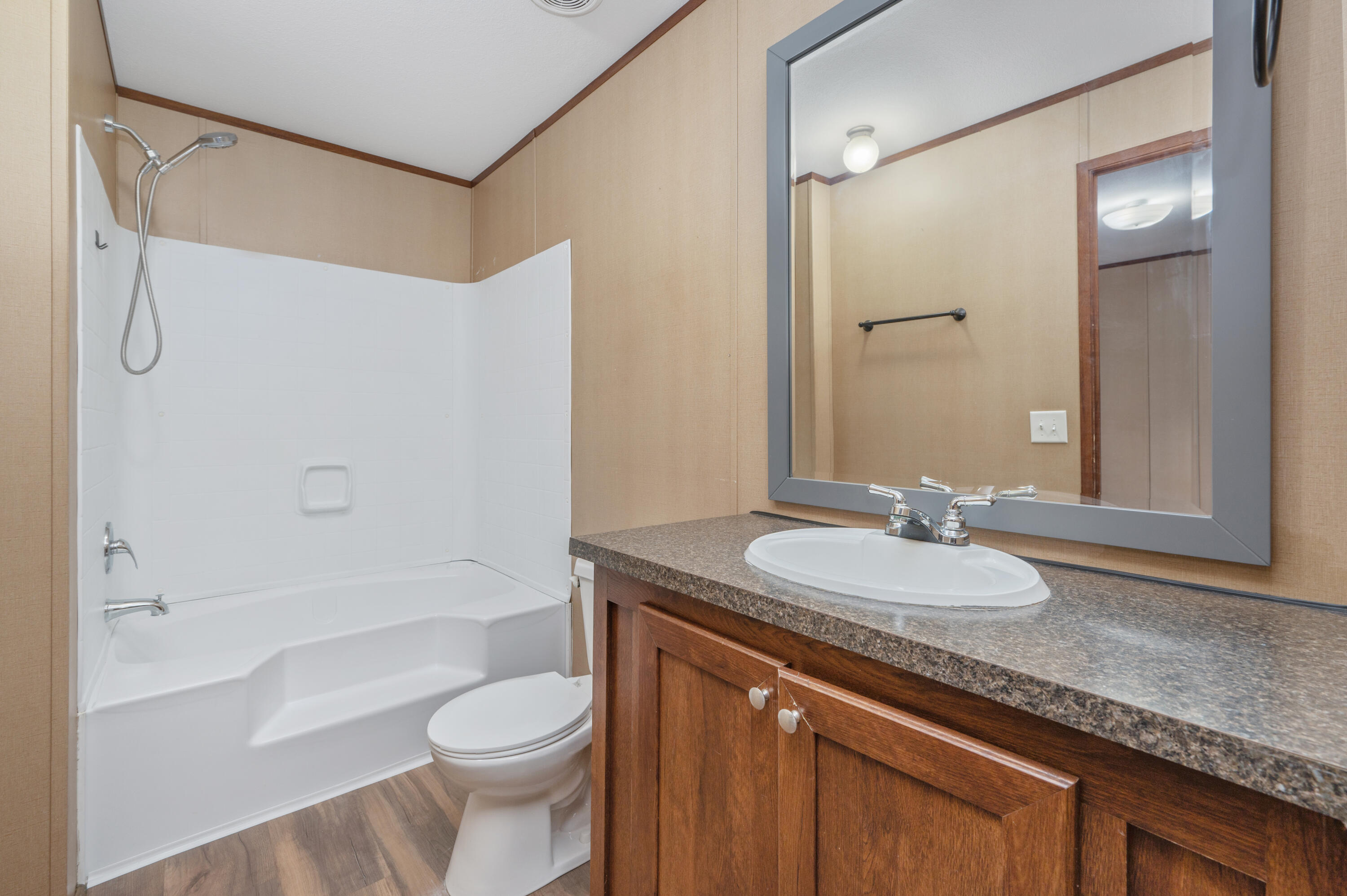 EMERALD SHORES - Residential Lease