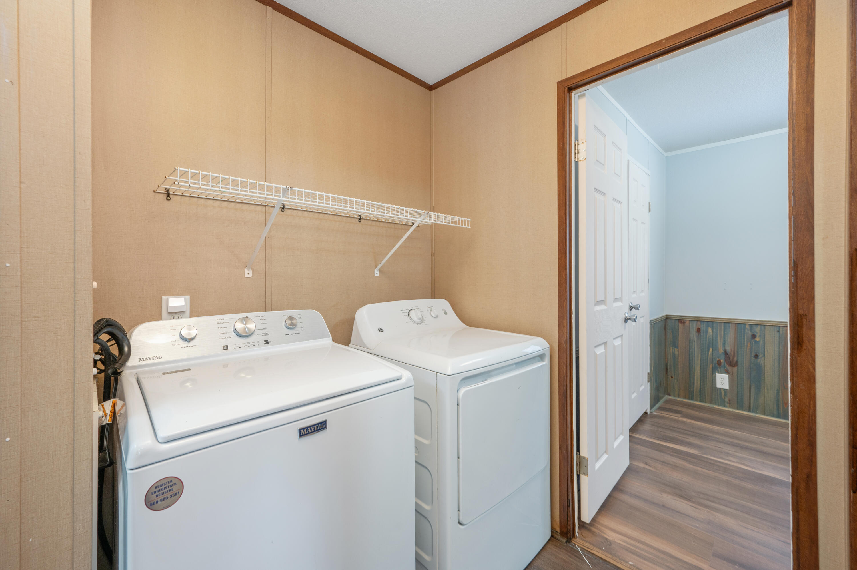 EMERALD SHORES - Residential Lease