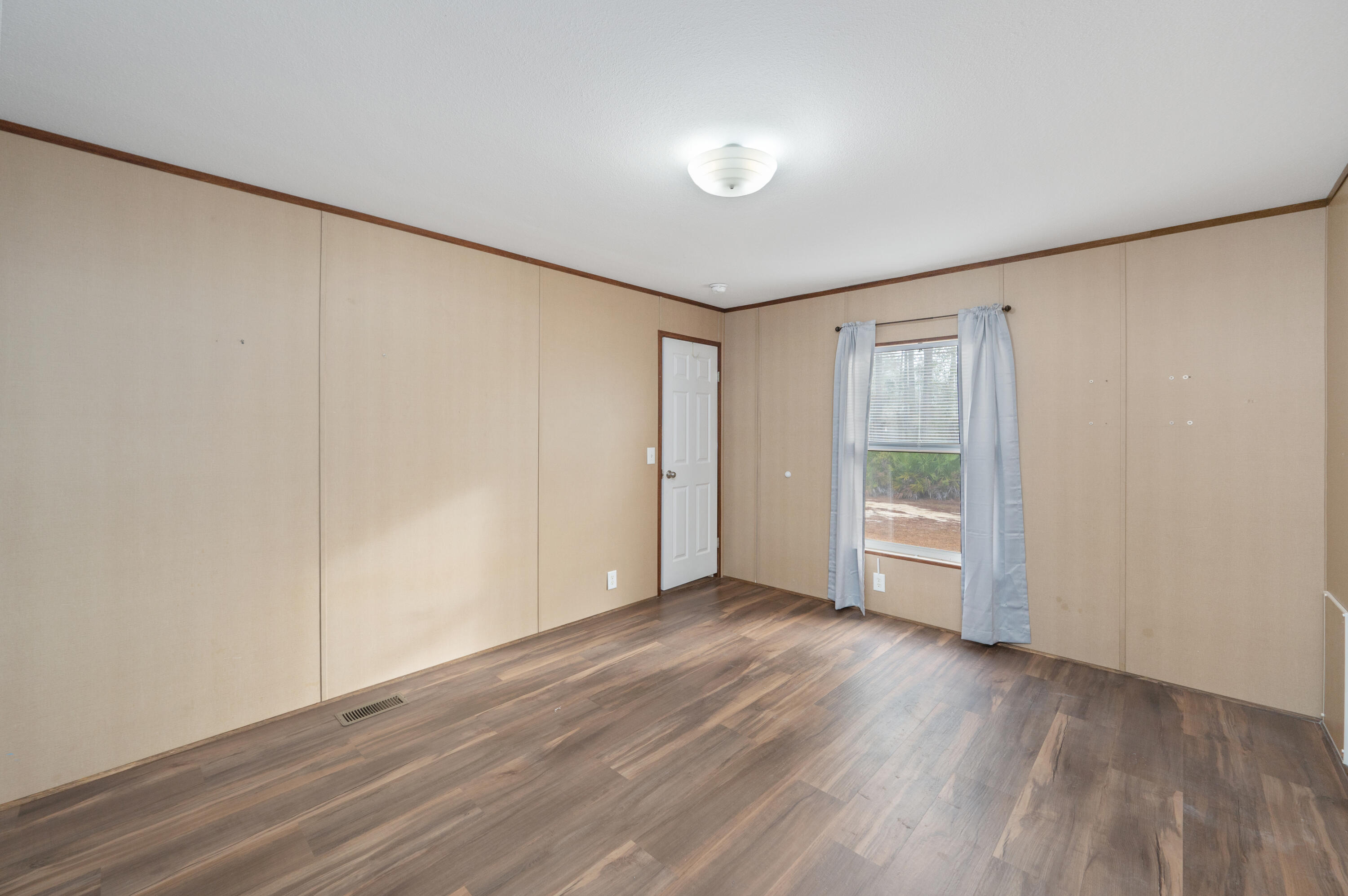 EMERALD SHORES - Residential Lease