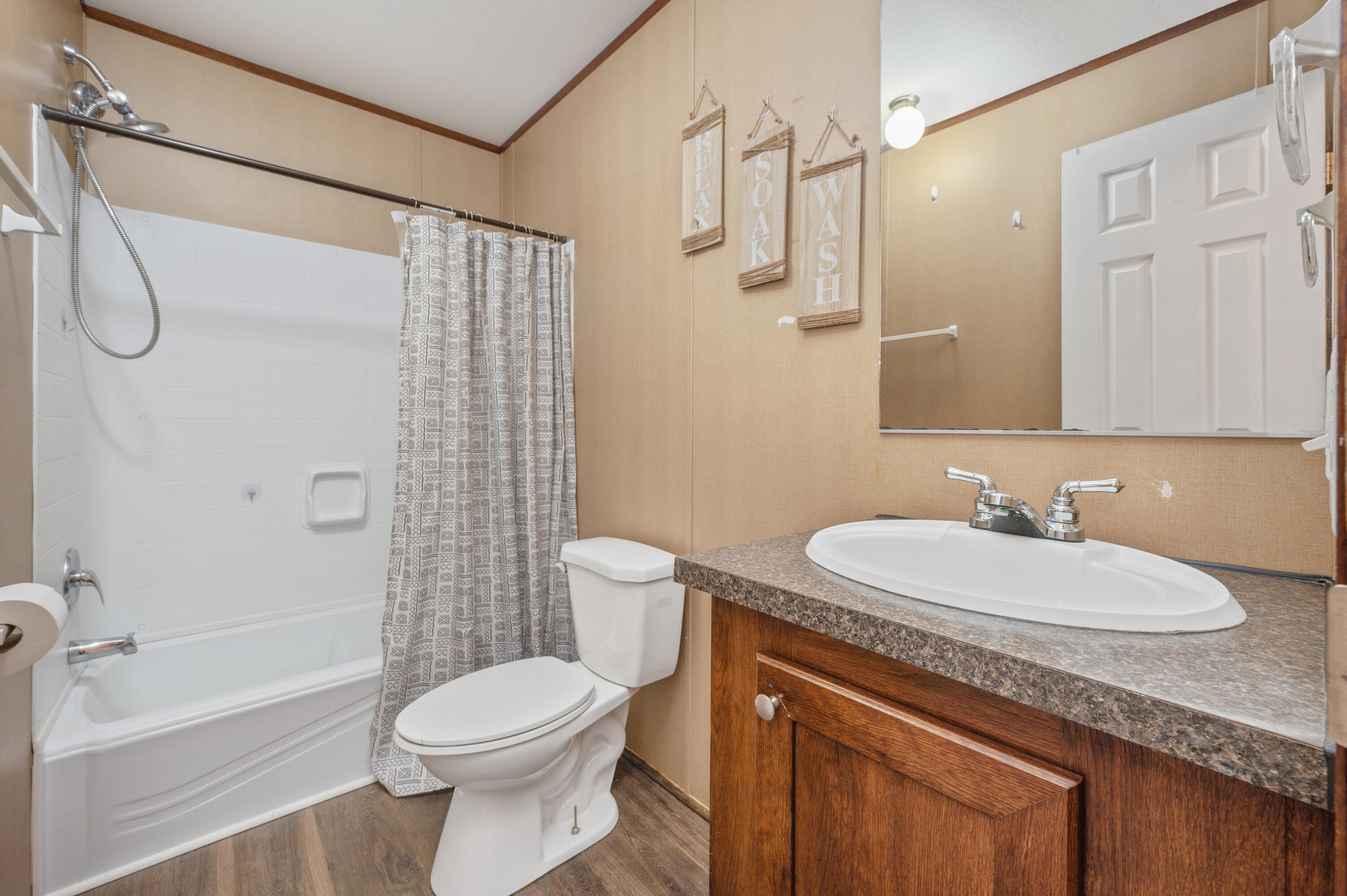 EMERALD SHORES - Residential Lease