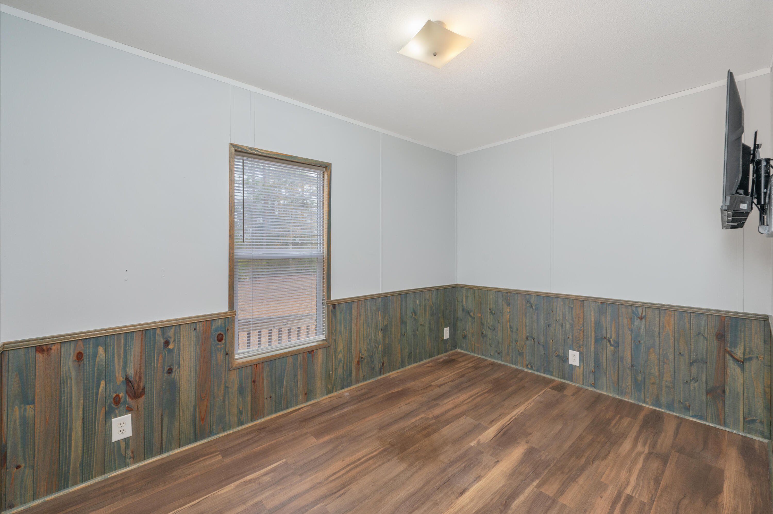 EMERALD SHORES - Residential Lease