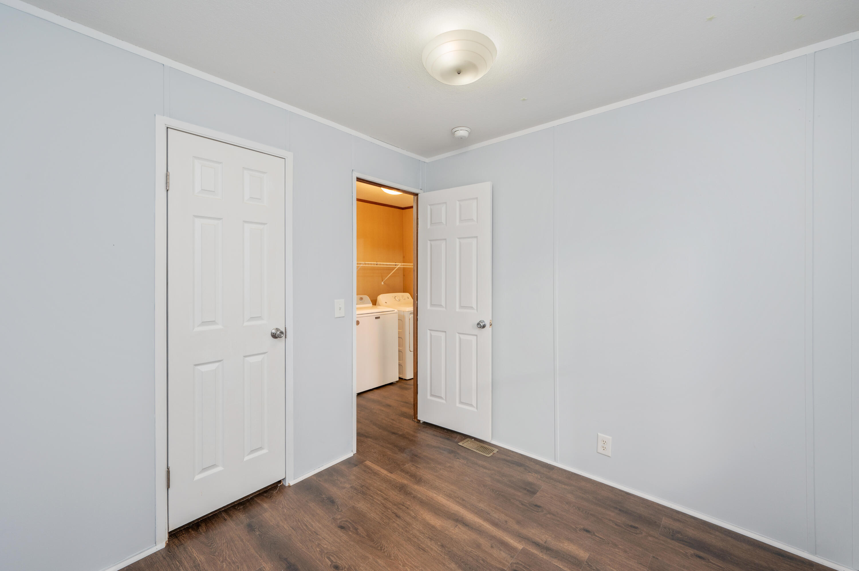 EMERALD SHORES - Residential Lease