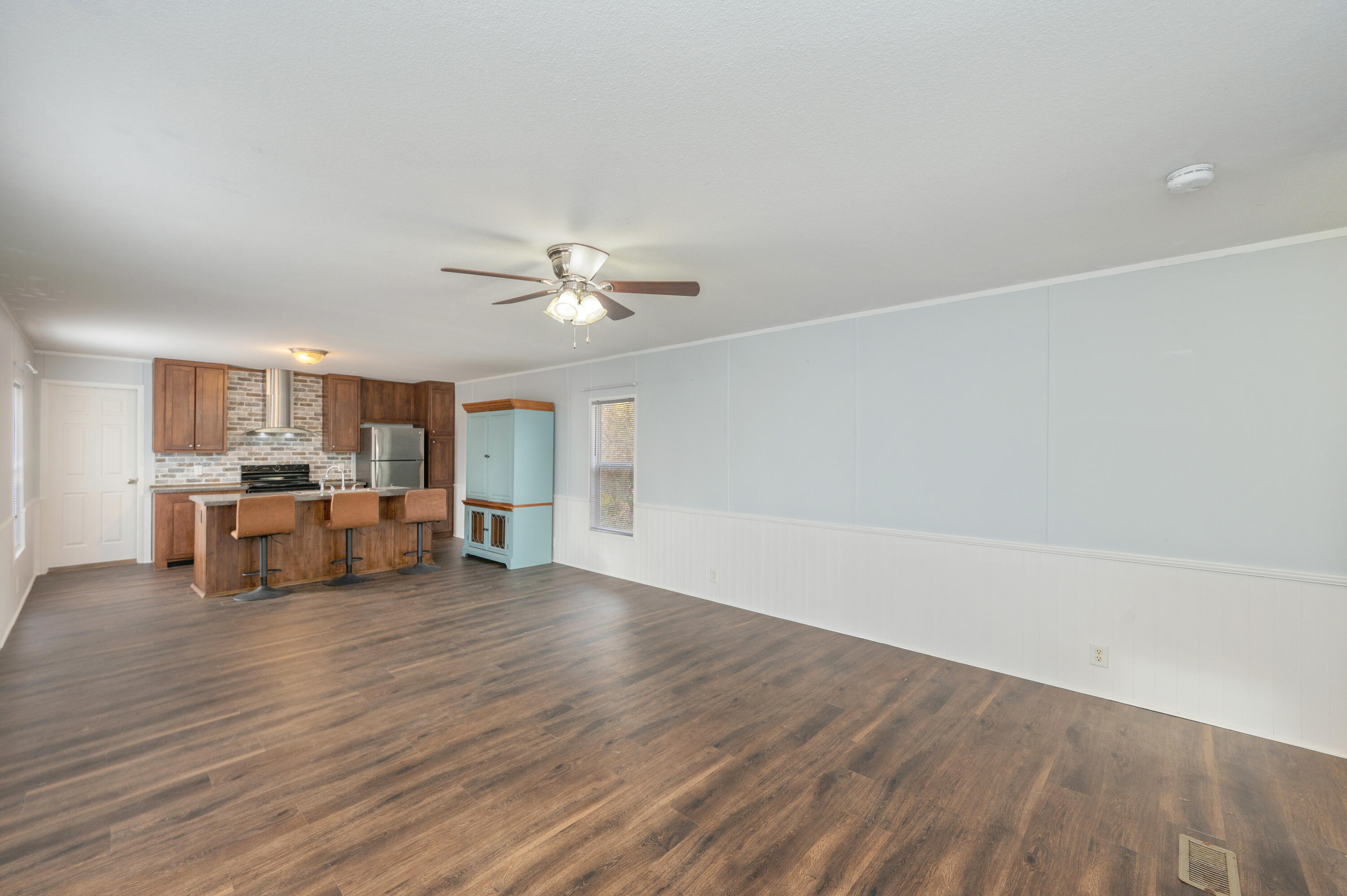 EMERALD SHORES - Residential Lease