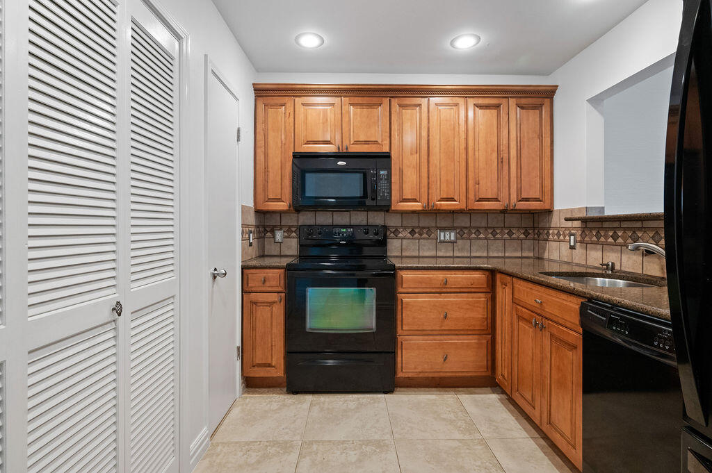 BAY VILLAS CONDOS - Residential