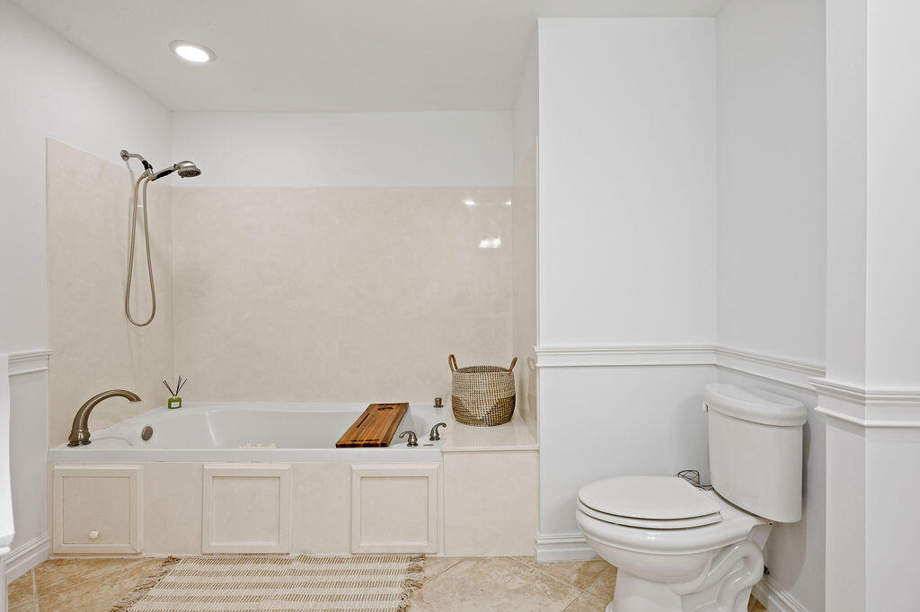 BAY VILLAS CONDOS - Residential