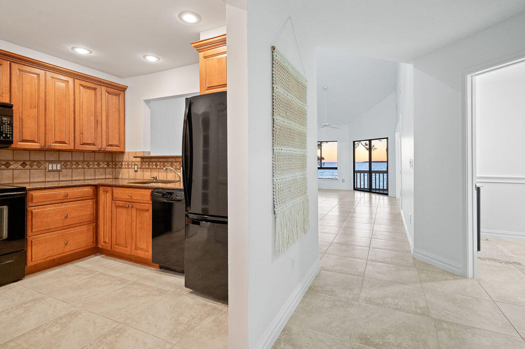 BAY VILLAS CONDOS - Residential