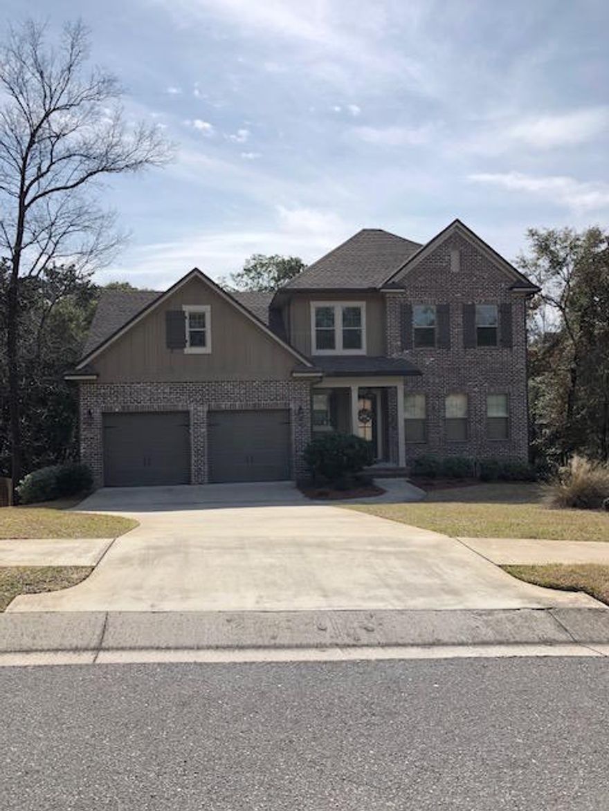 Beautiful 5 bedroom, 3.5 bath with walkout basement home on a quiet cut-d-sac in Swift Creek. Main level master with 3 bedrooms up and a guest suite in basement with an additional wet bar and full bath. Oversized laundry room upstairs with a bonus space for kids. Oversized deck for entertaining overlooking a private backyard. This house has it all!