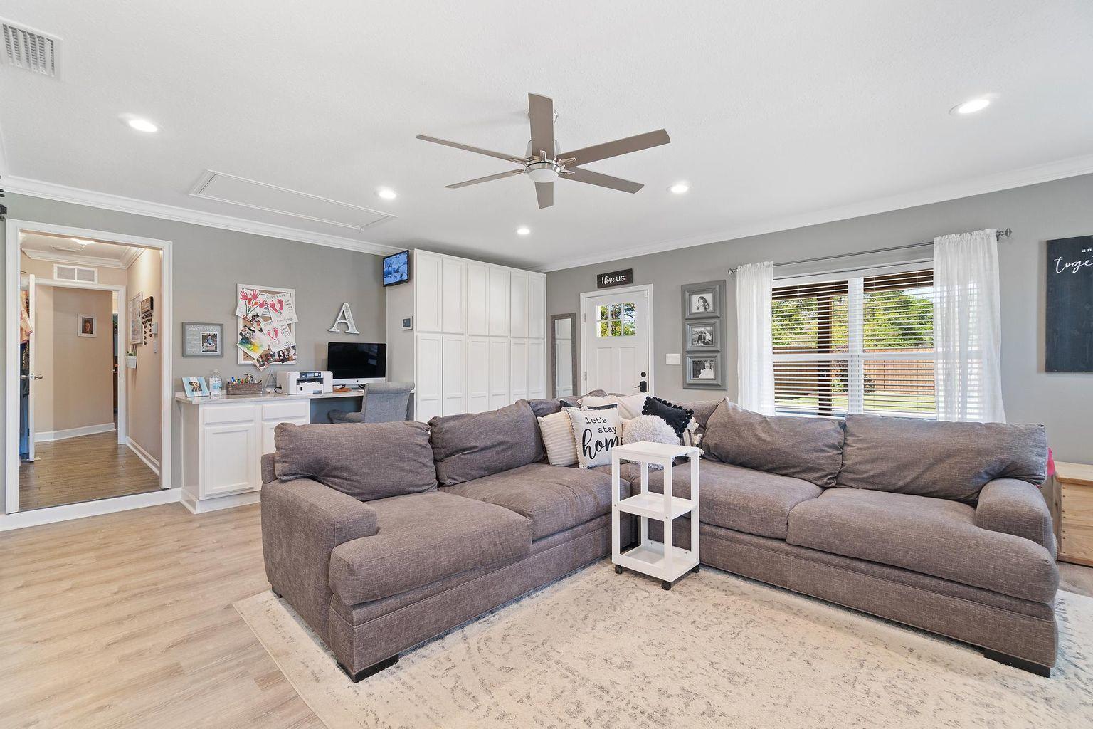 East Bay Blvd - Residential