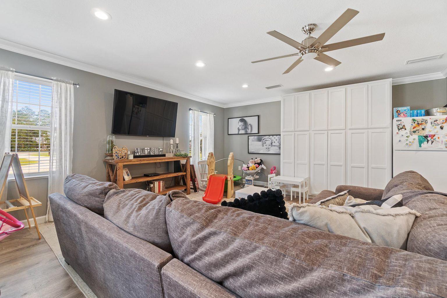 East Bay Blvd - Residential