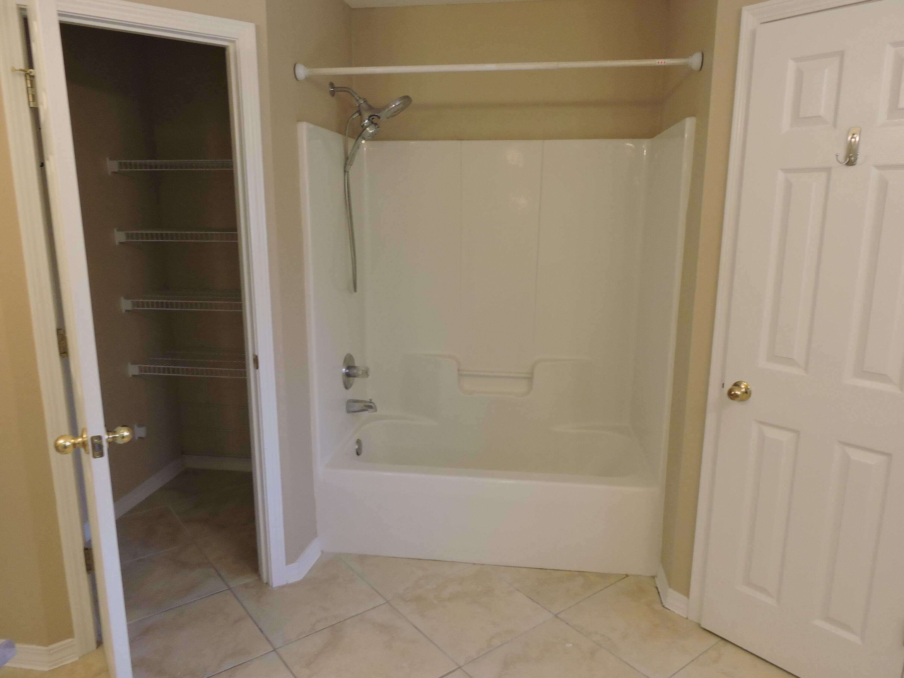 RIVERCHASE S/D PH 3 - Residential Lease