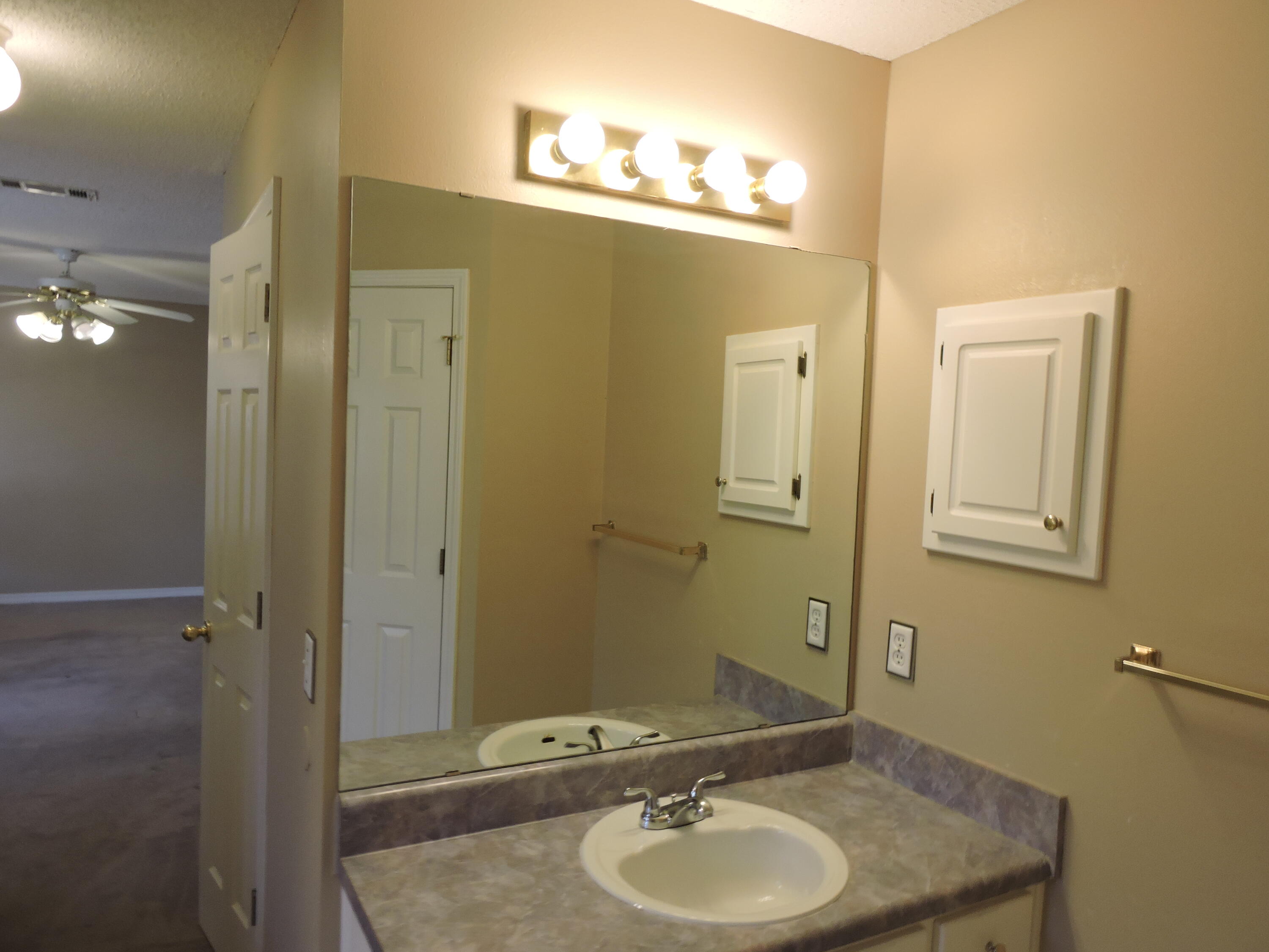 RIVERCHASE S/D PH 3 - Residential Lease