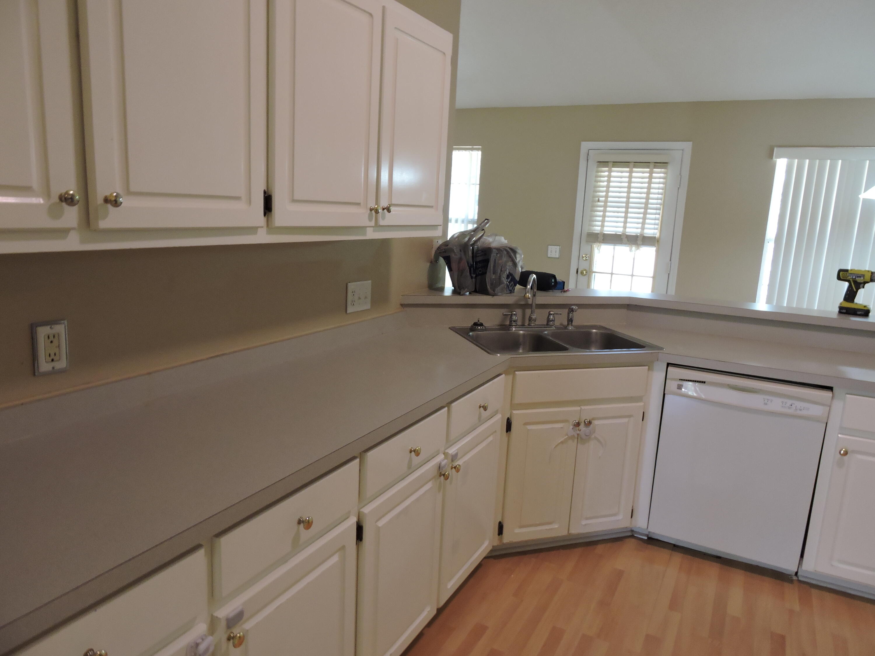 RIVERCHASE S/D PH 3 - Residential Lease