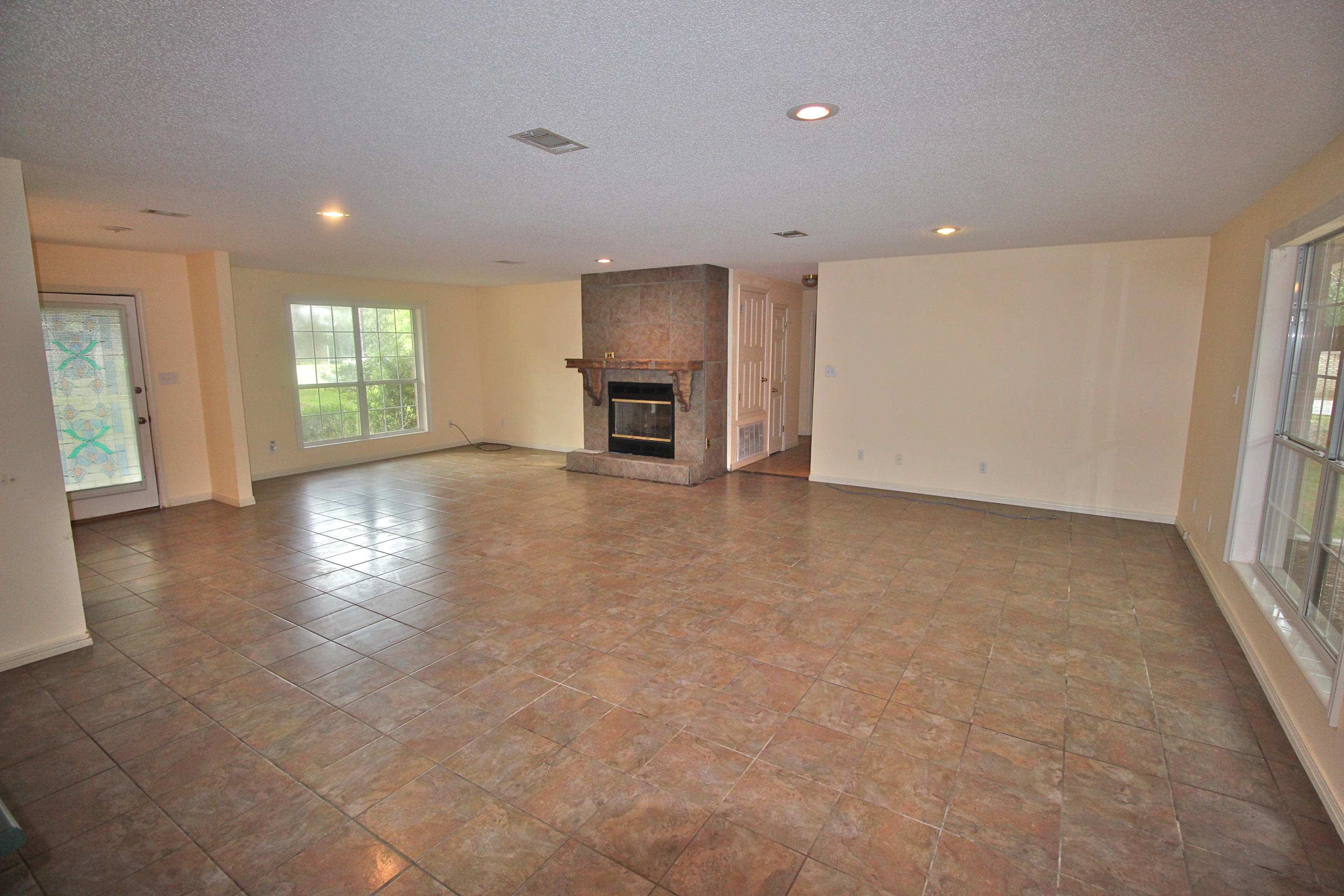 PINE SHORES - Residential