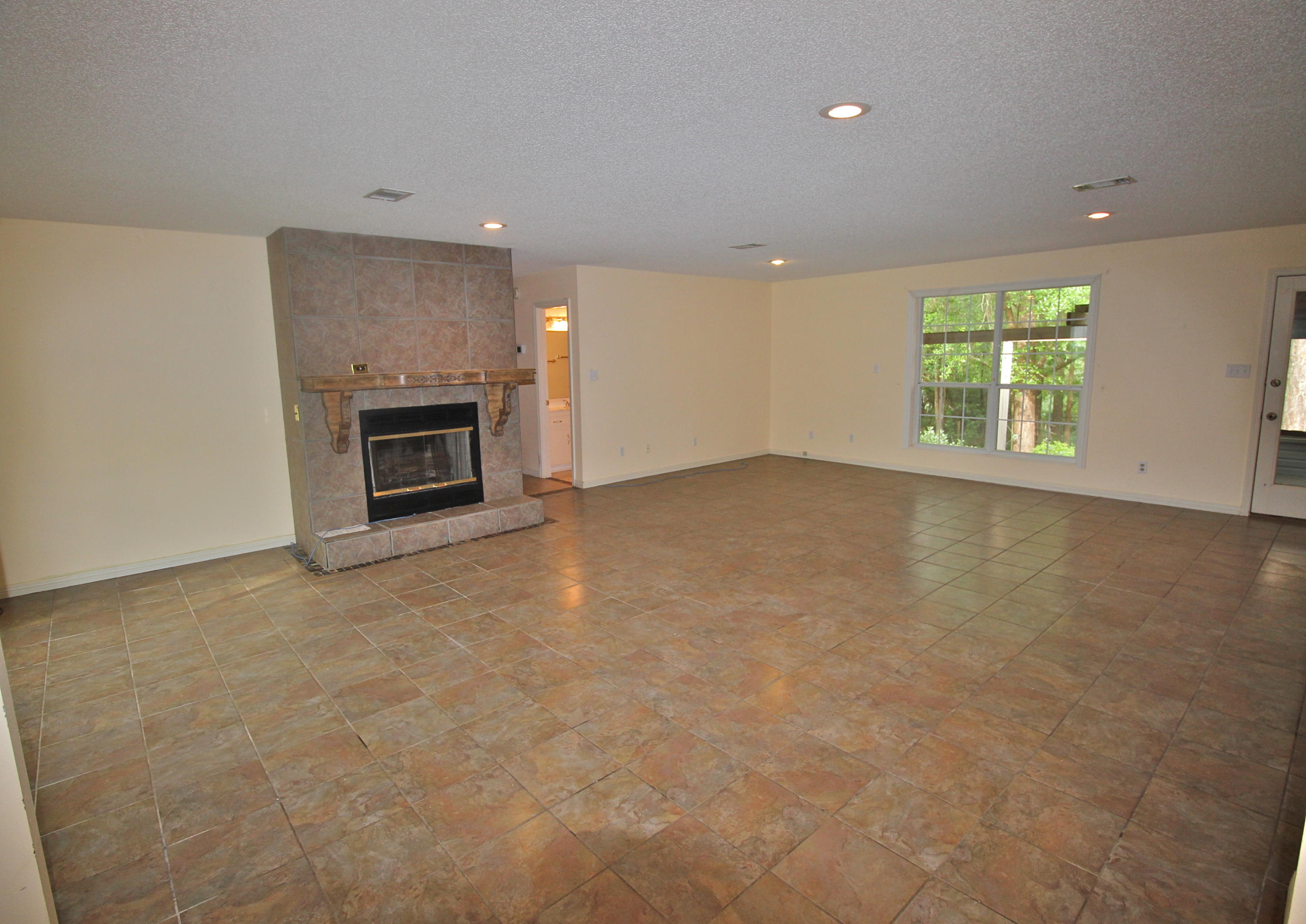 PINE SHORES - Residential