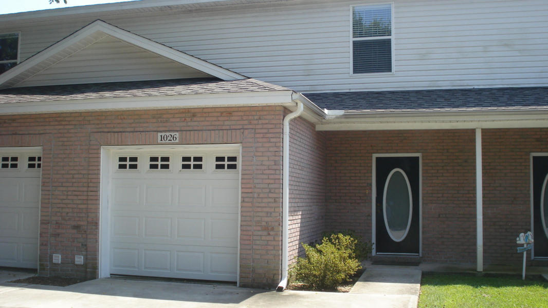 YACHT CLUB OAKS - Residential Lease