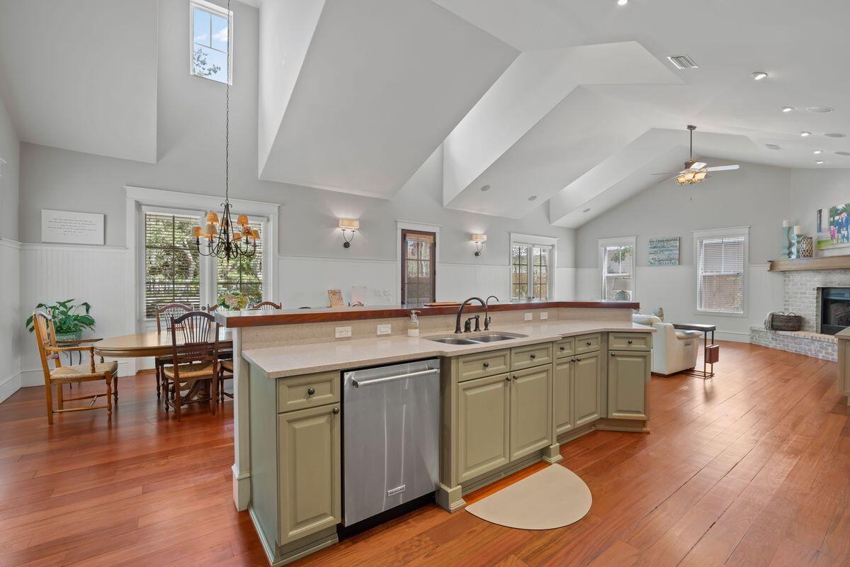 PELICAN BAY - Residential