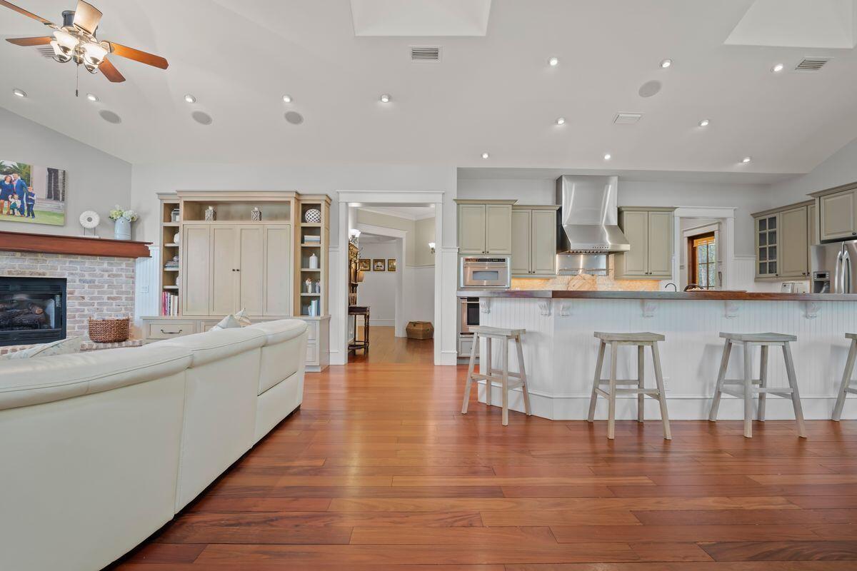 PELICAN BAY - Residential