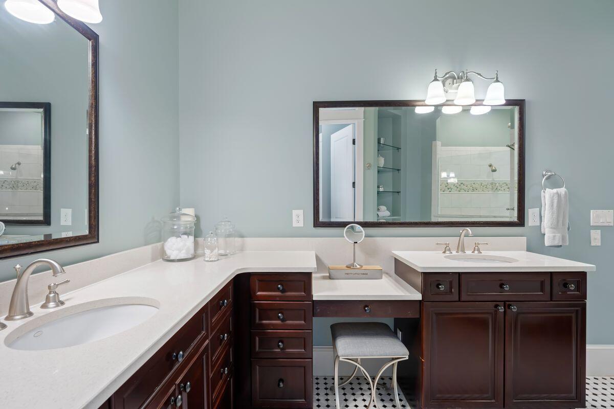 PELICAN BAY - Residential